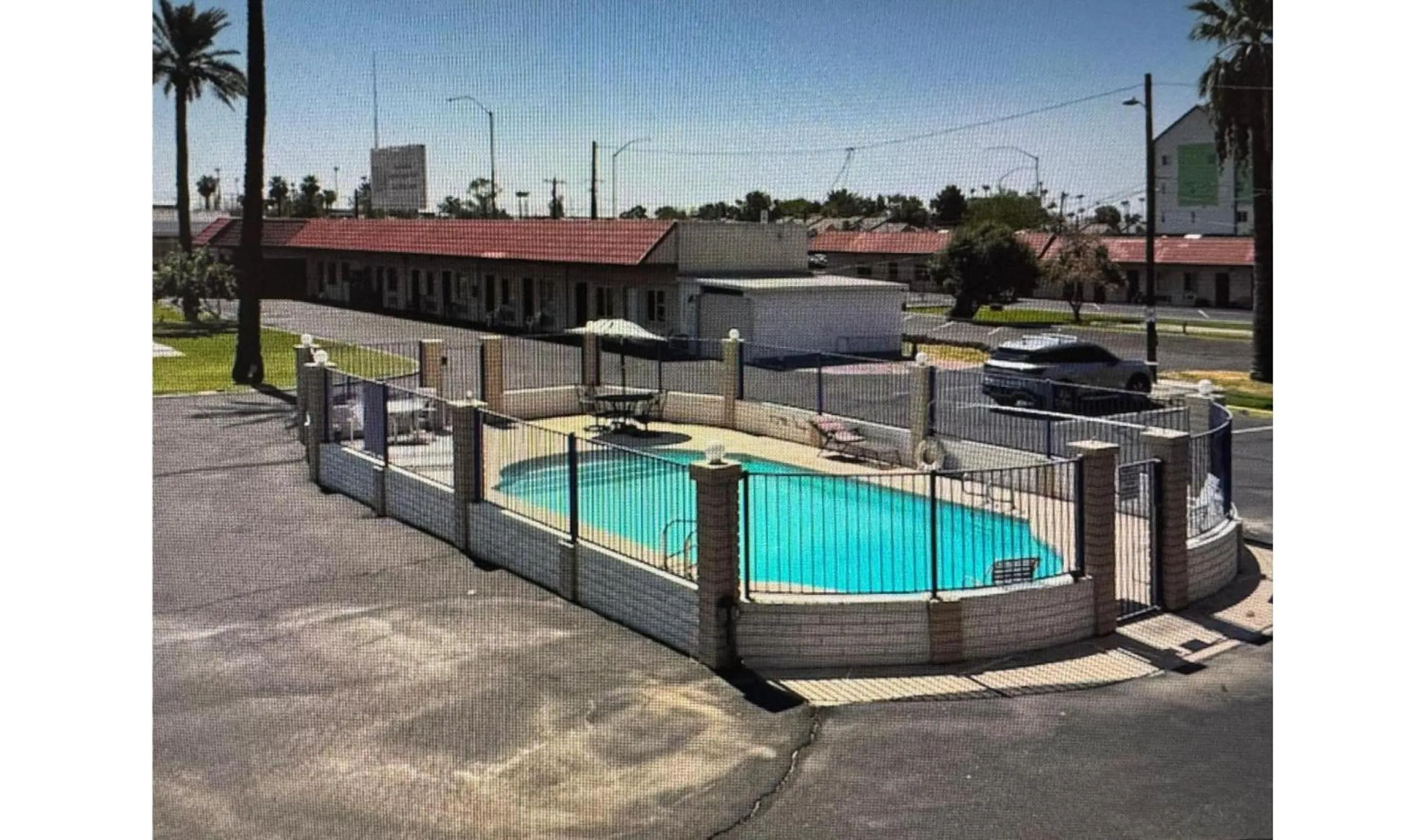 Swimming pool in Del Rio Hotel O near Mesa Downtown