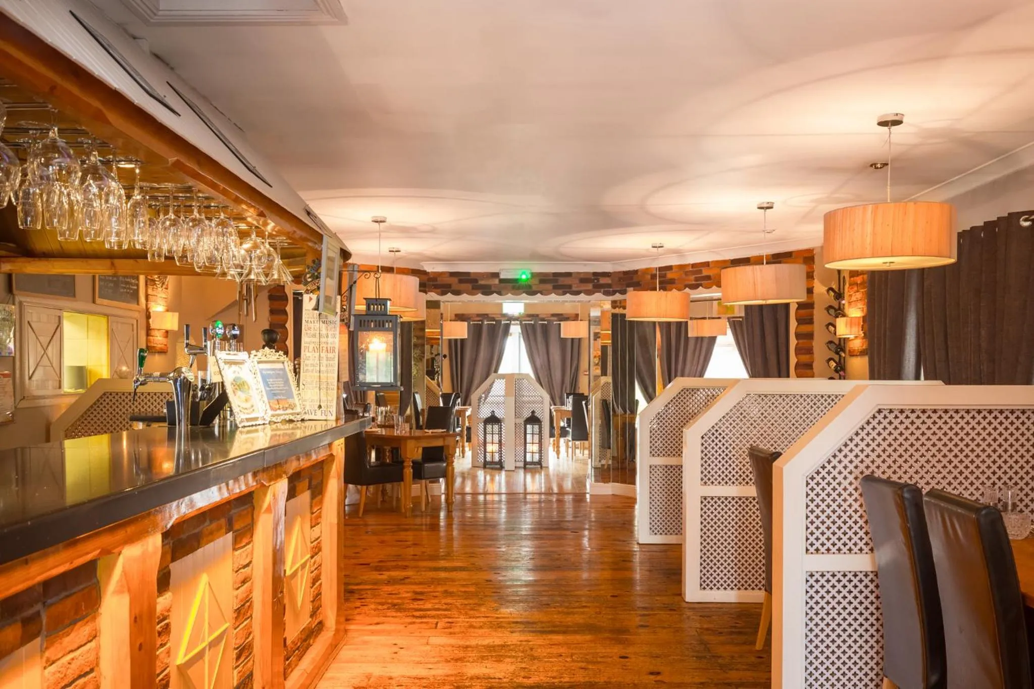 Restaurant/Places to Eat in Airport View Hotel and Secret Spa