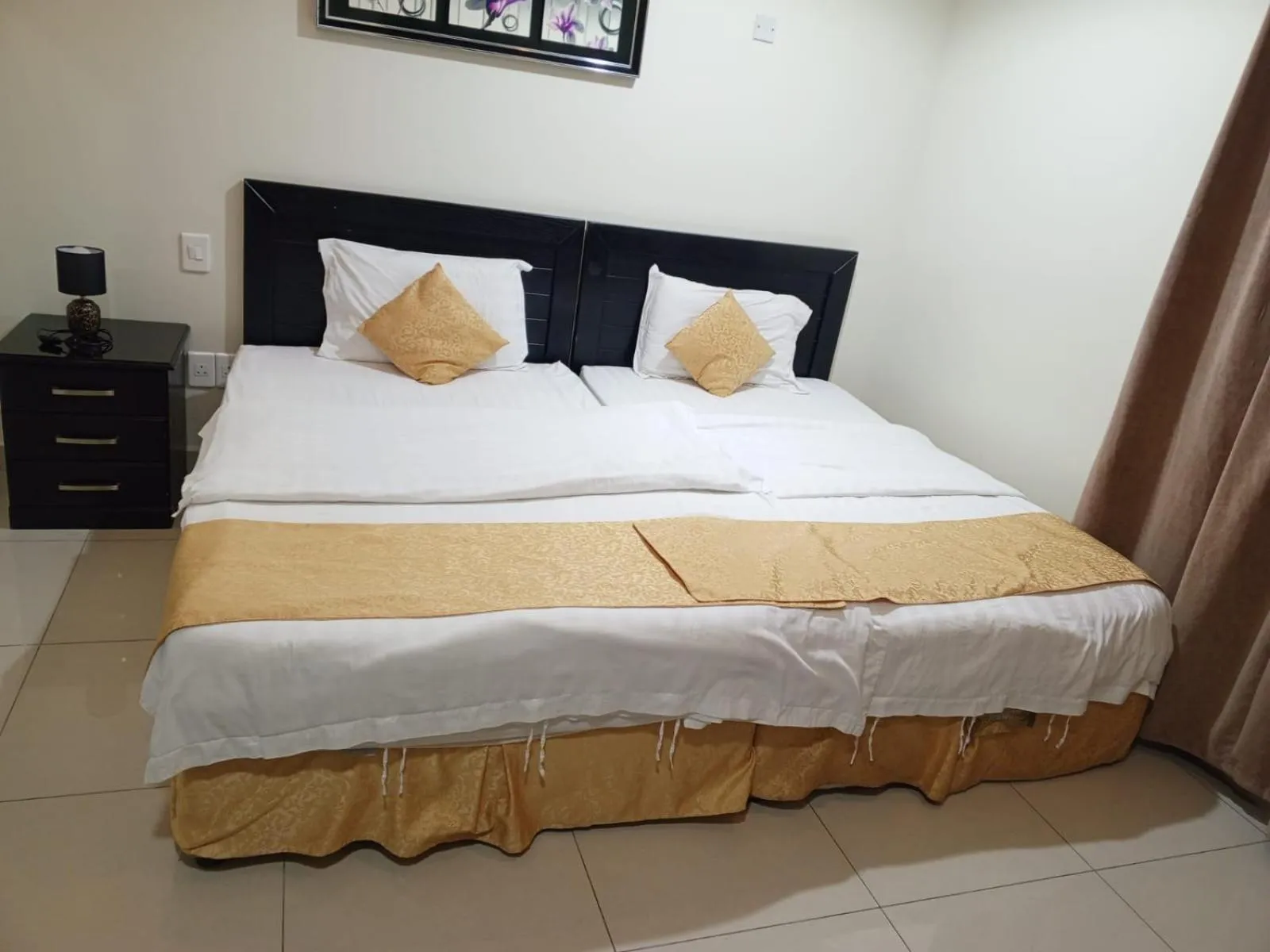 Bed in Hona Al Holm Furnished Units