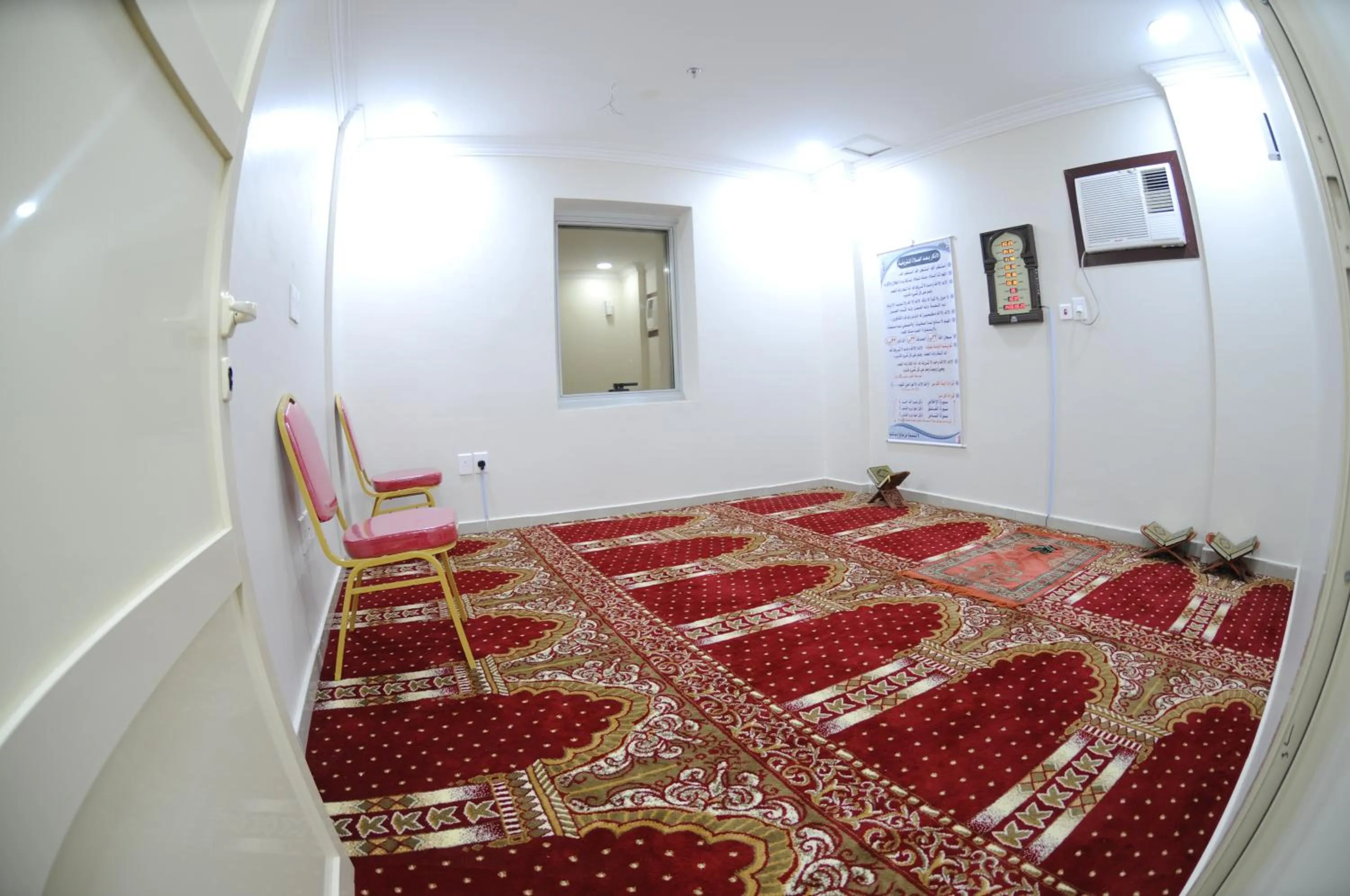 Bed in Hona Al Holm Furnished Units