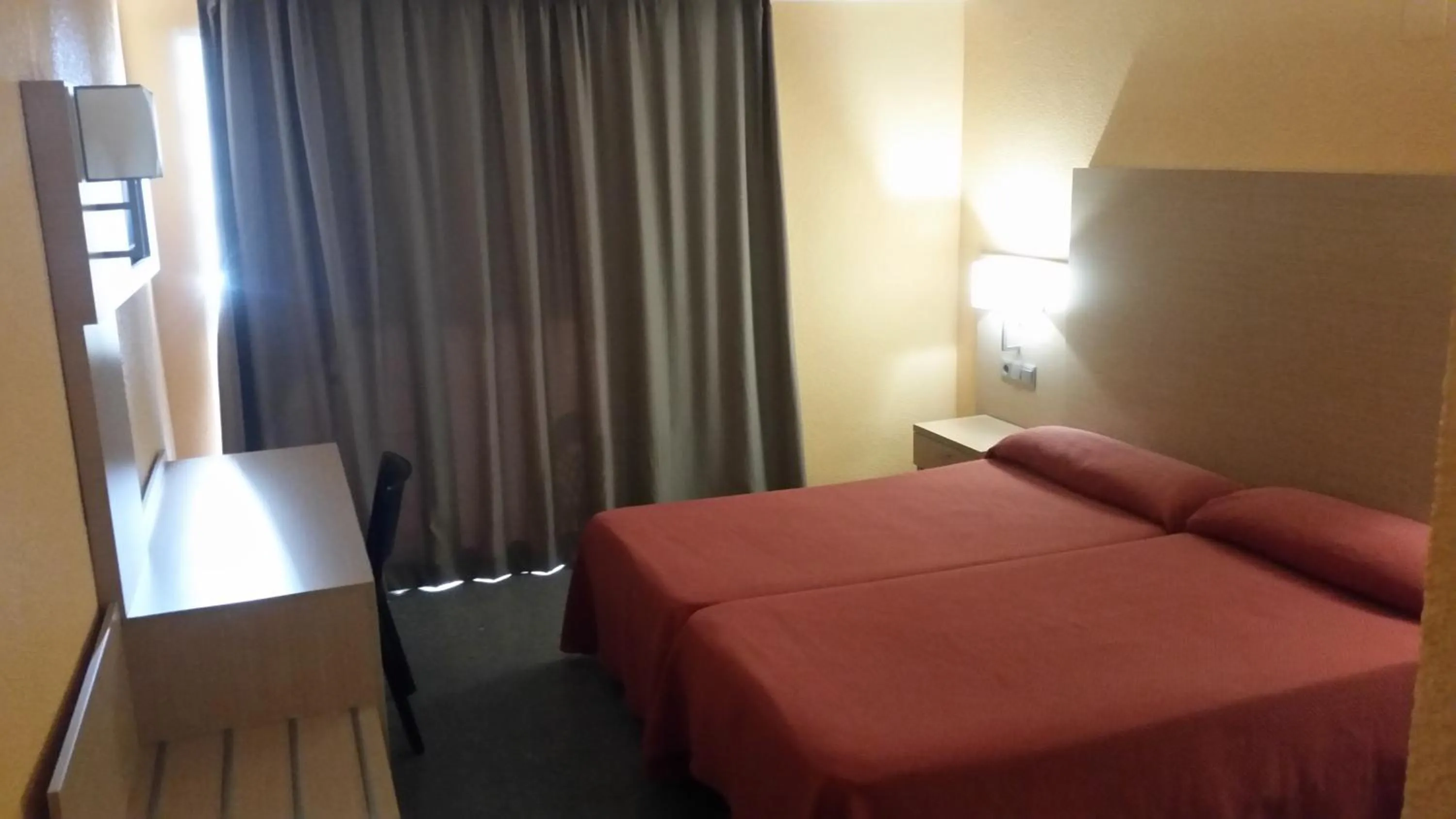 Photo of the whole room, Bed in Mont-Park