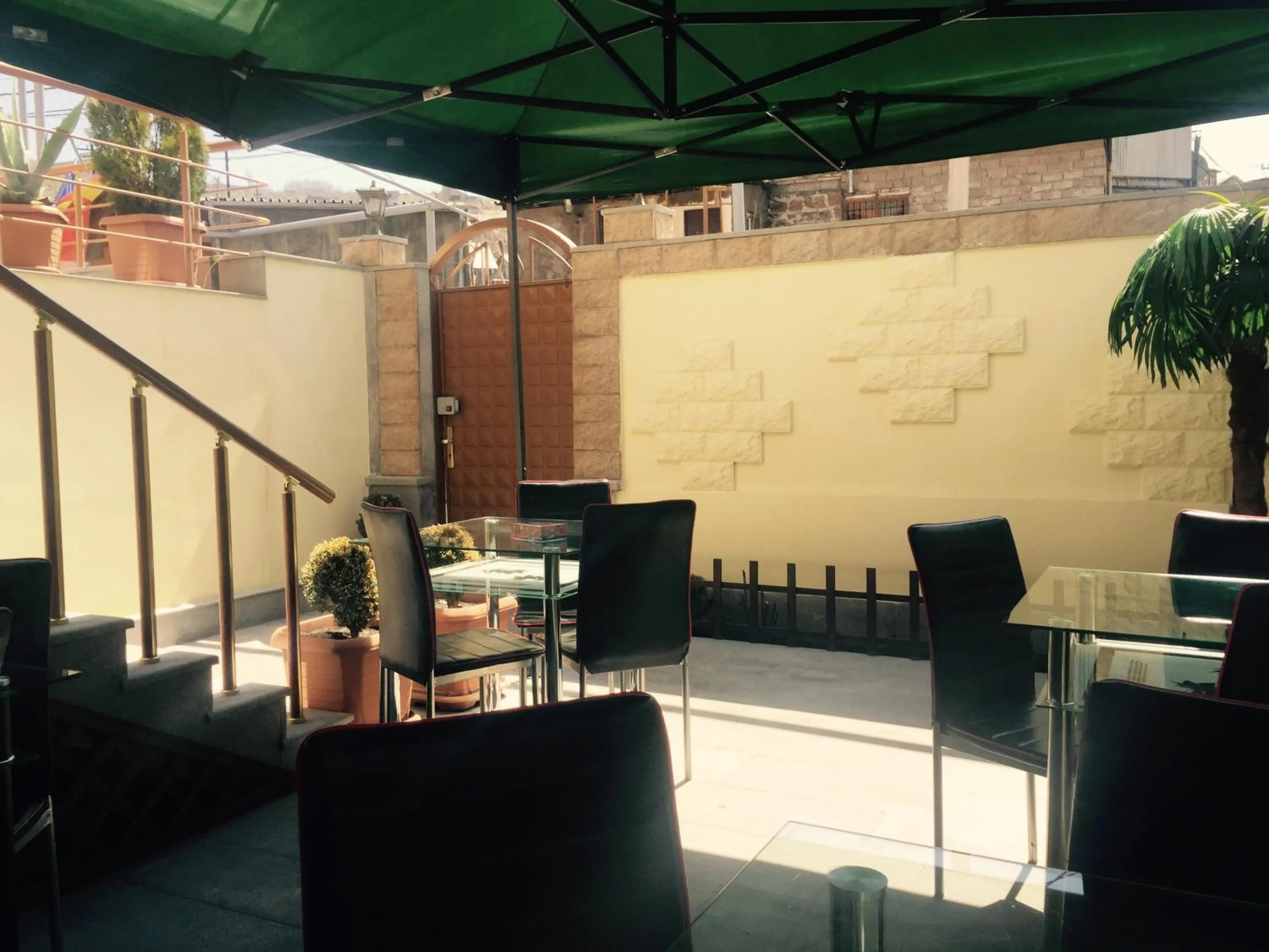 Restaurant/places to eat in Art Hotel Yerevan