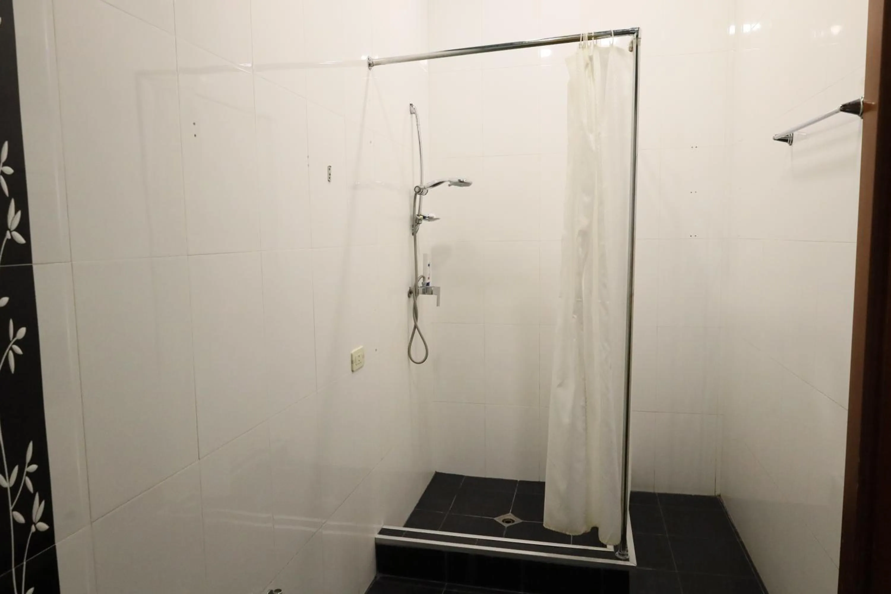 Shower in Art Hotel Yerevan