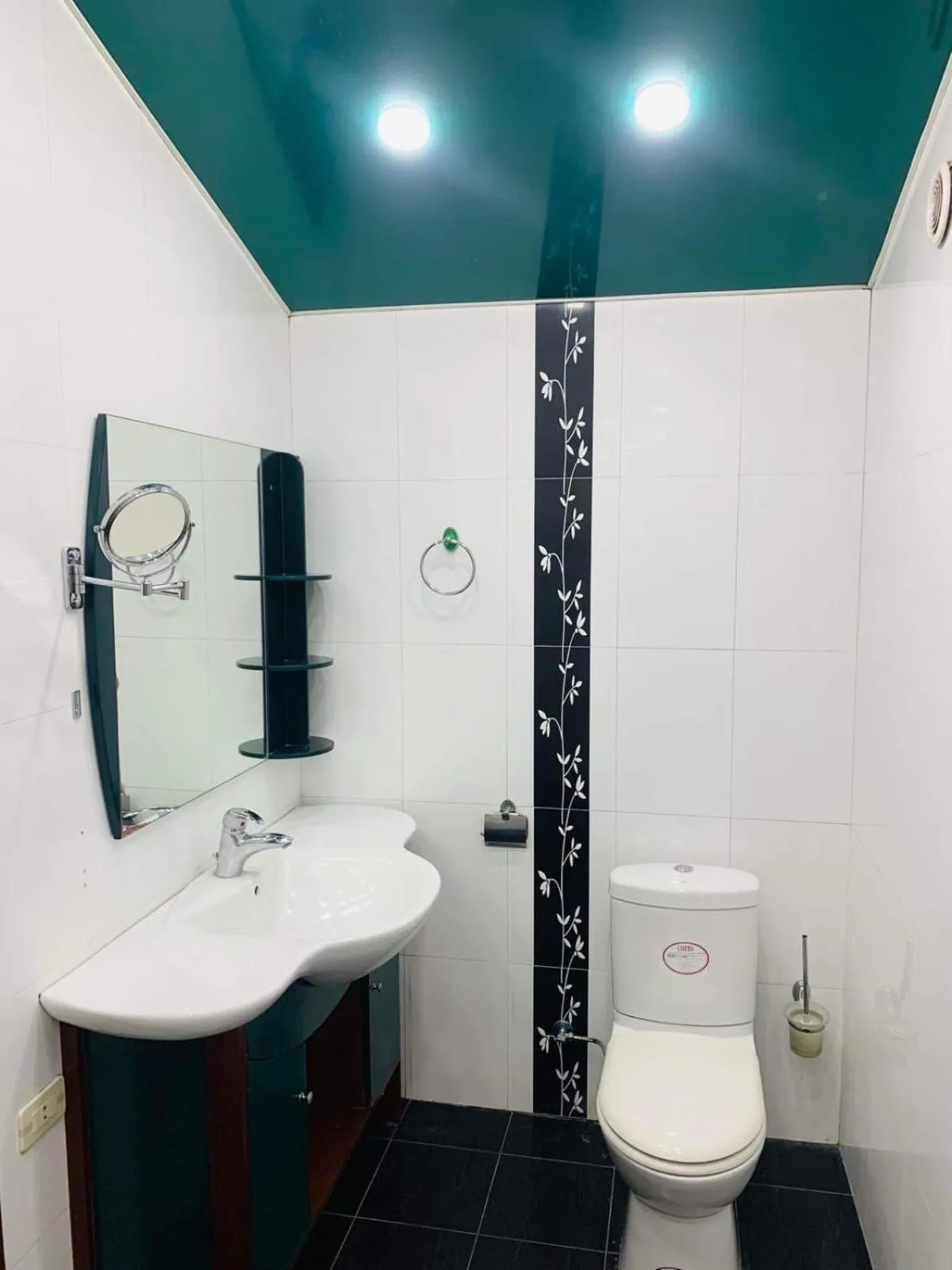 Shower in Art Hotel Yerevan