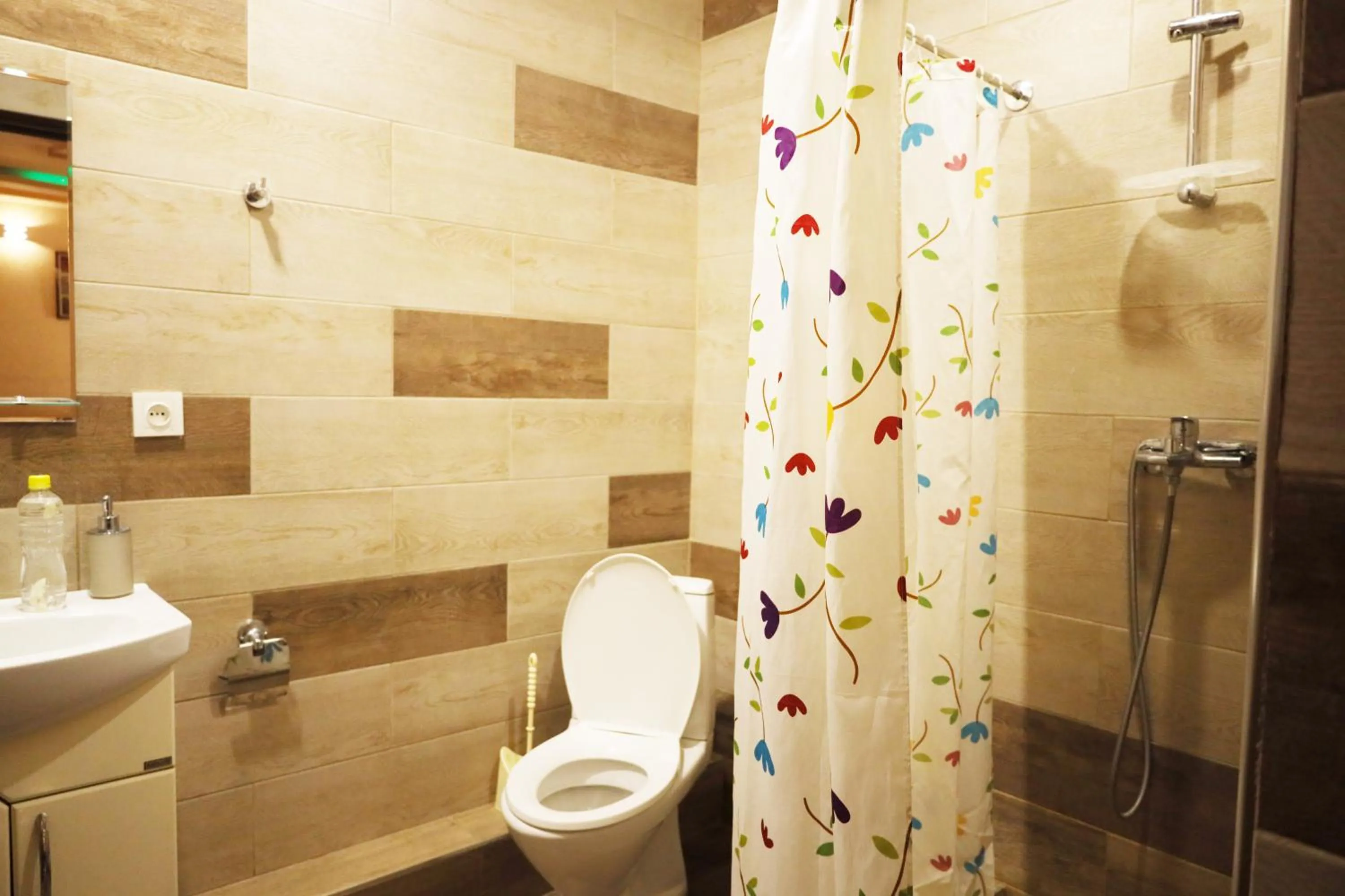 Shower in Art Hotel Yerevan