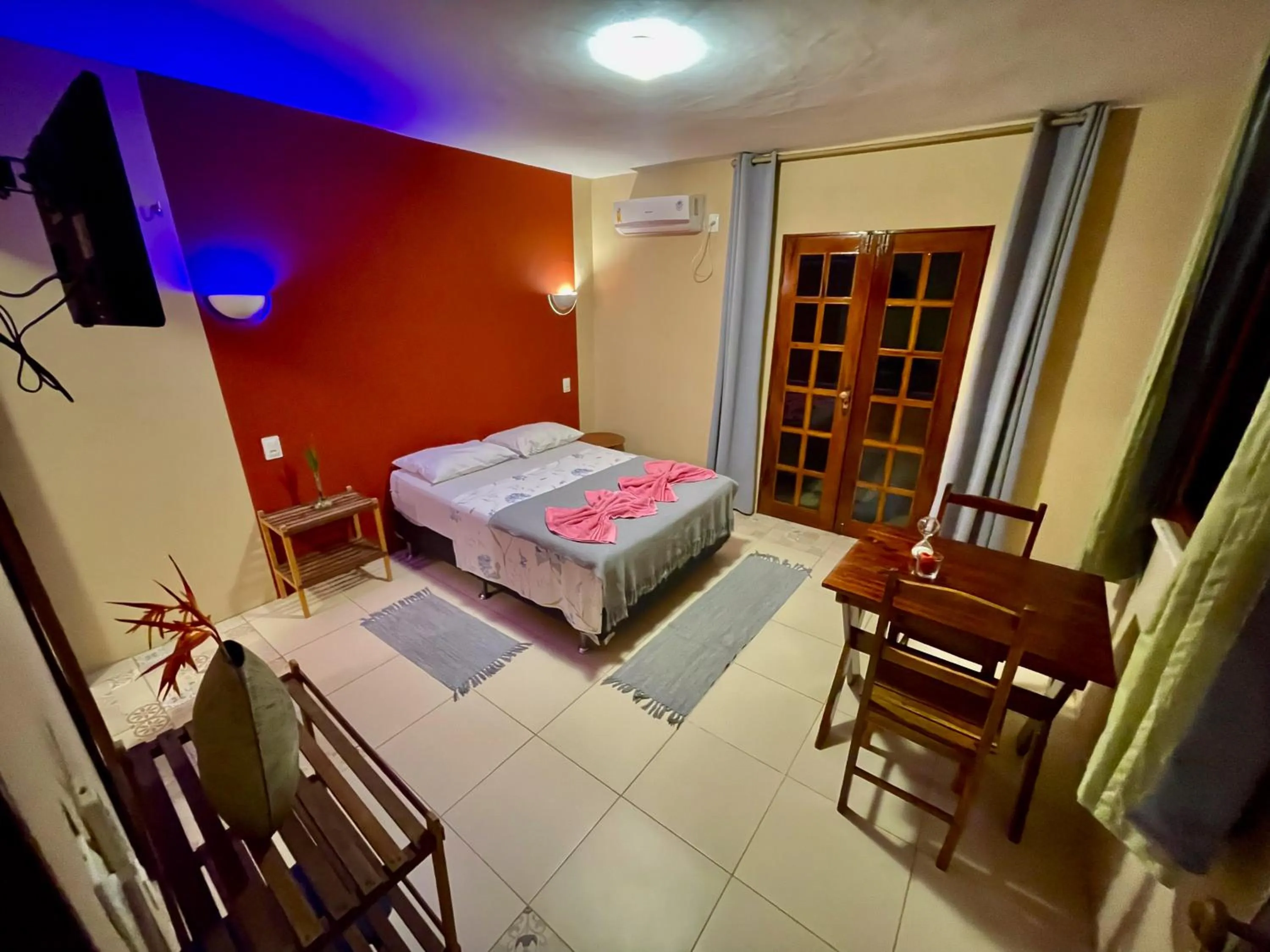 Photo of the whole room, Bed in Casa do Jardim- Villa Botanica