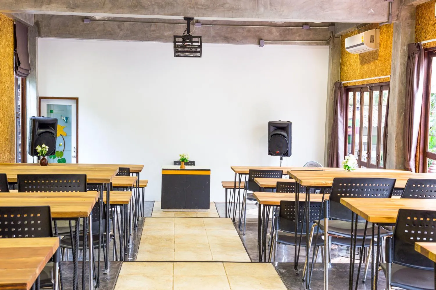 Business facilities in Hern Lhin Natural Resort