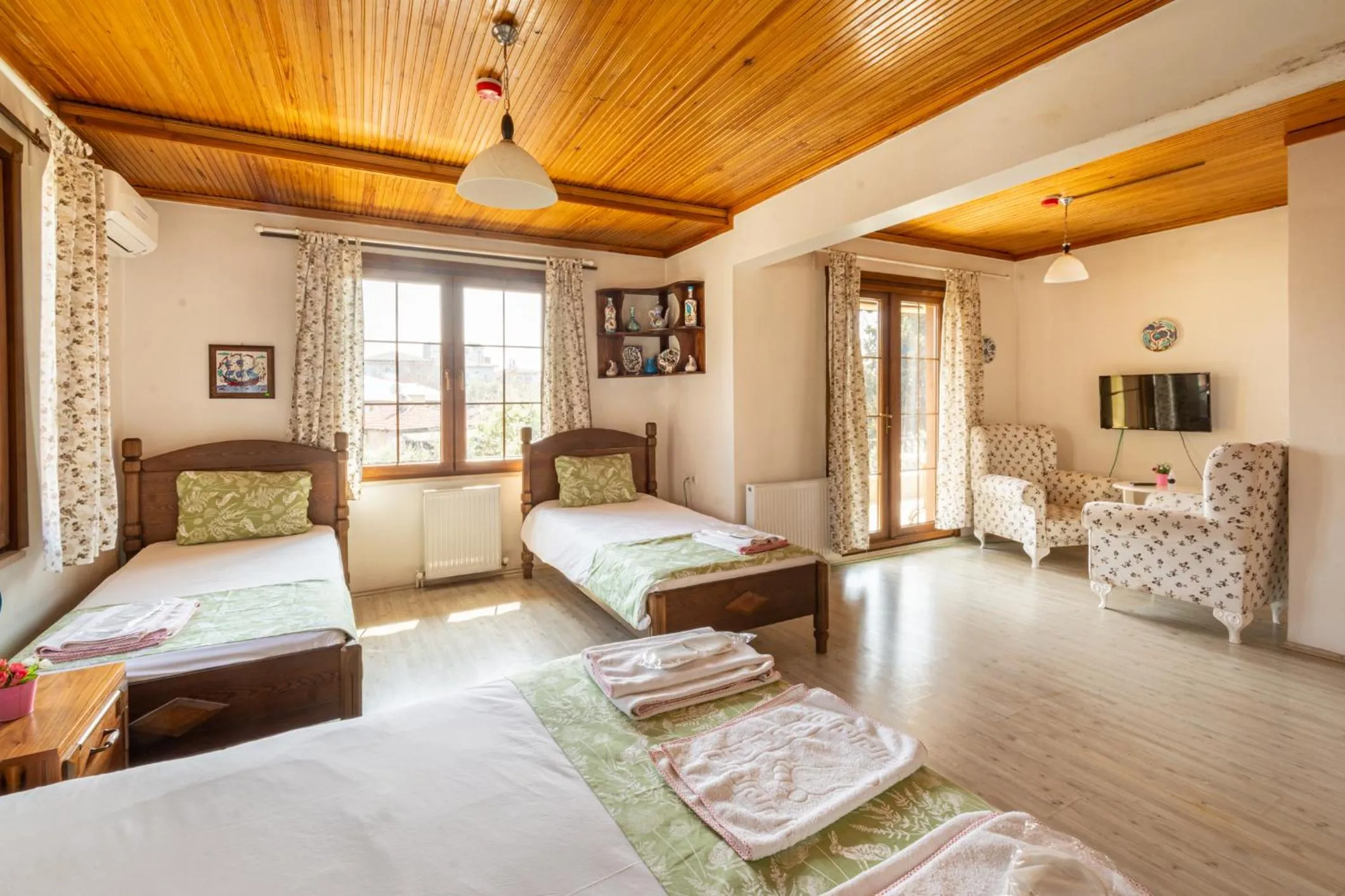 Bedroom, Bed in İznik Seyir Otel