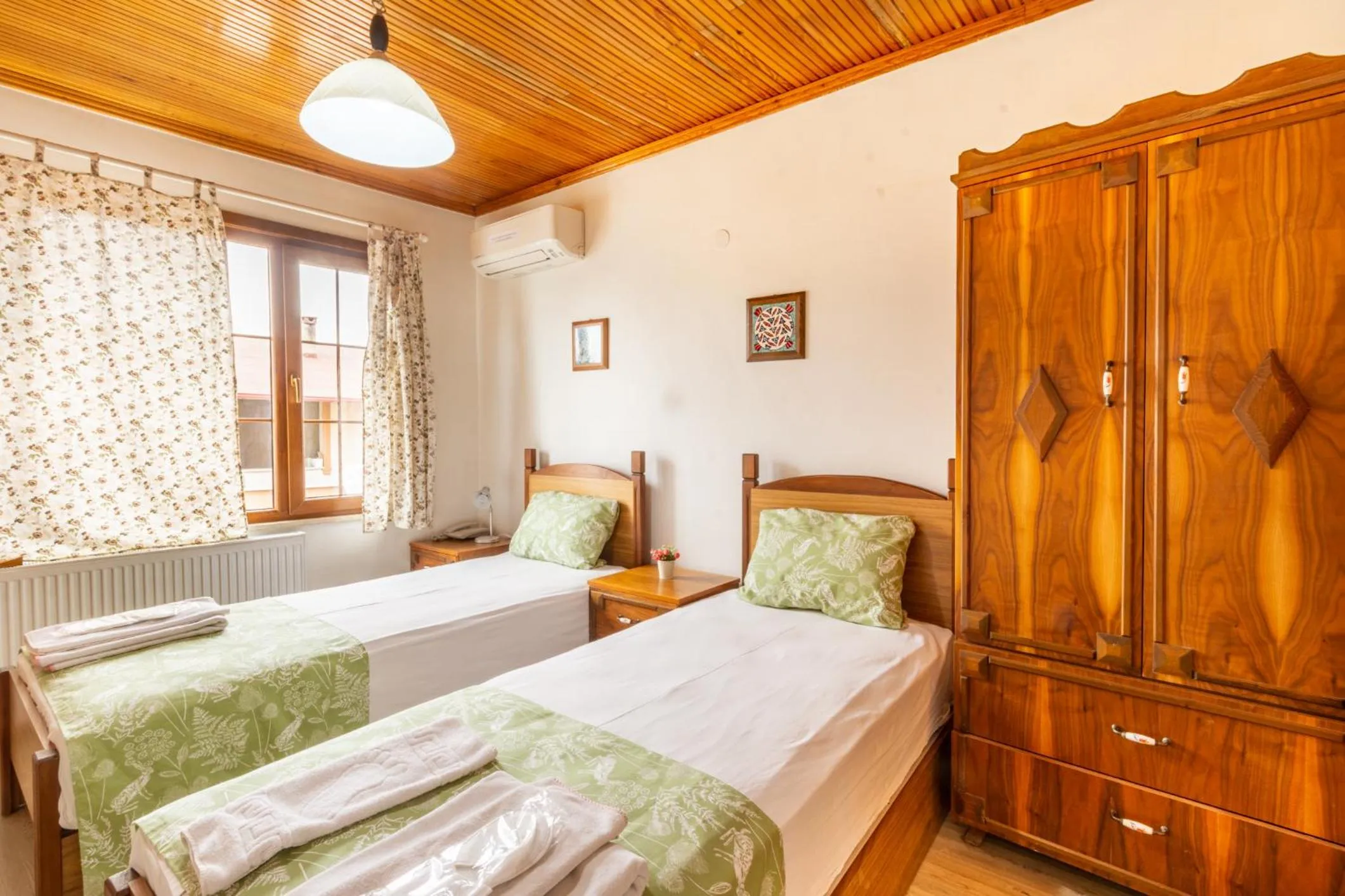 Bedroom, Bed in İznik Seyir Otel