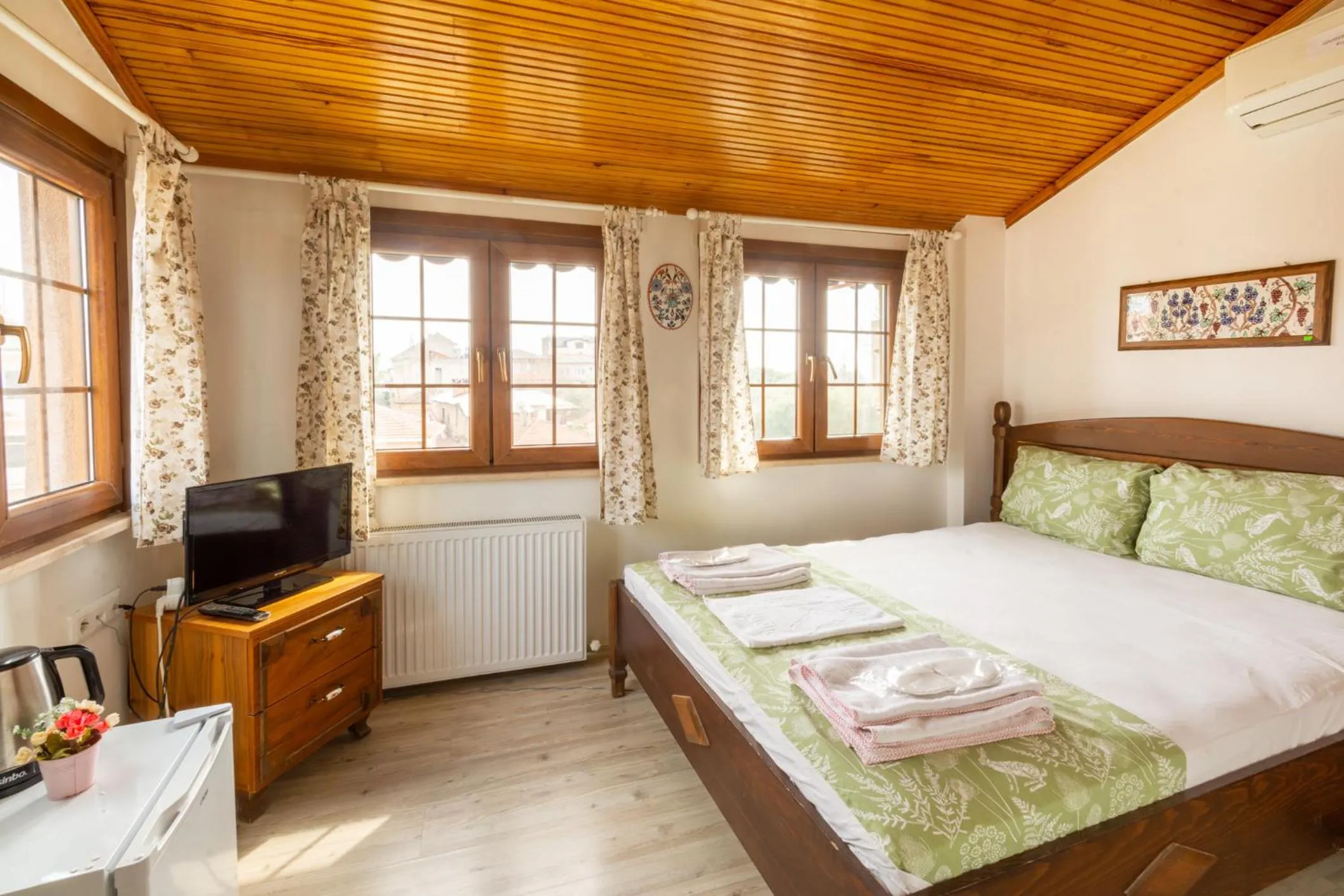 Bedroom, Bed in İznik Seyir Otel