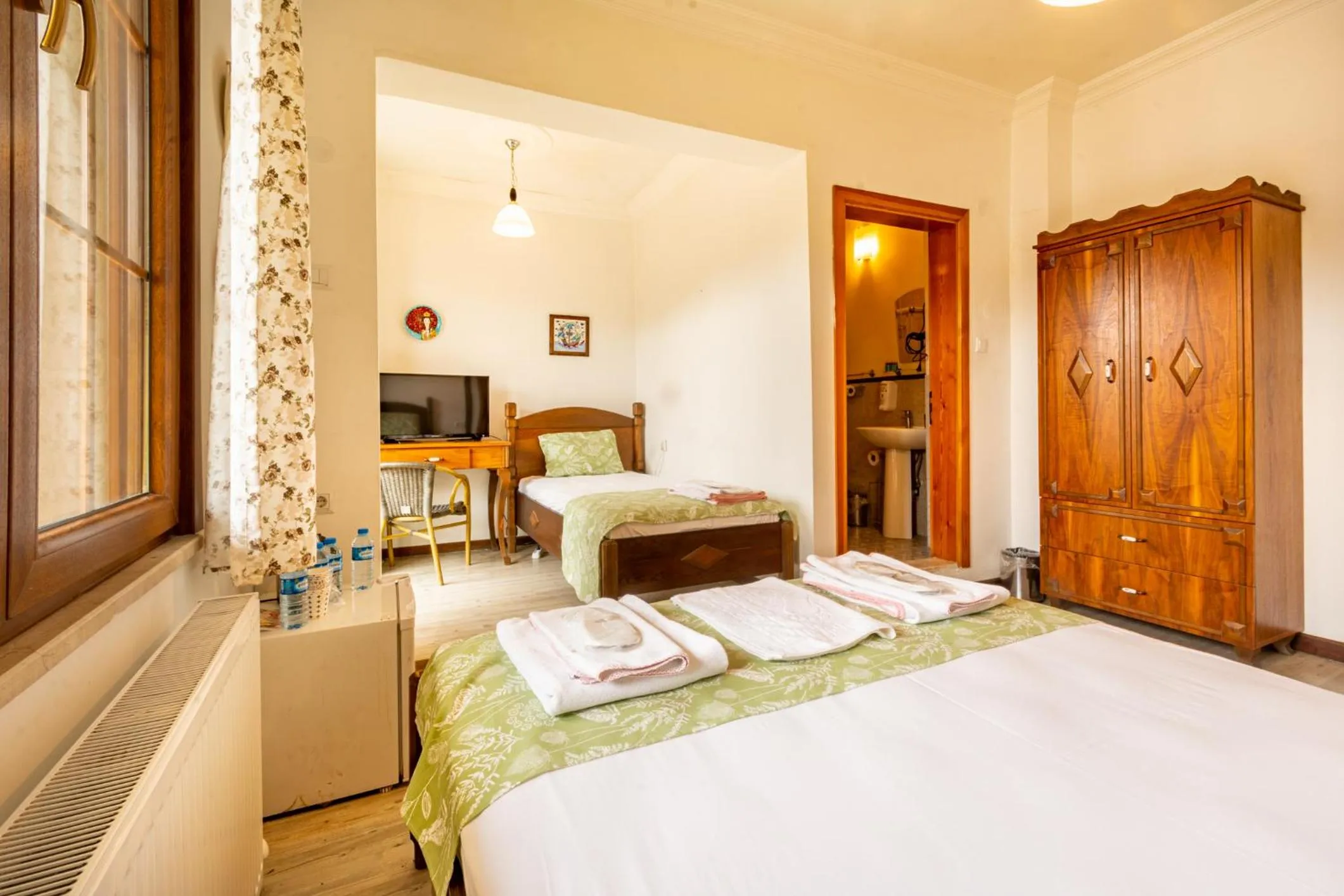 Bedroom, Bed in İznik Seyir Otel