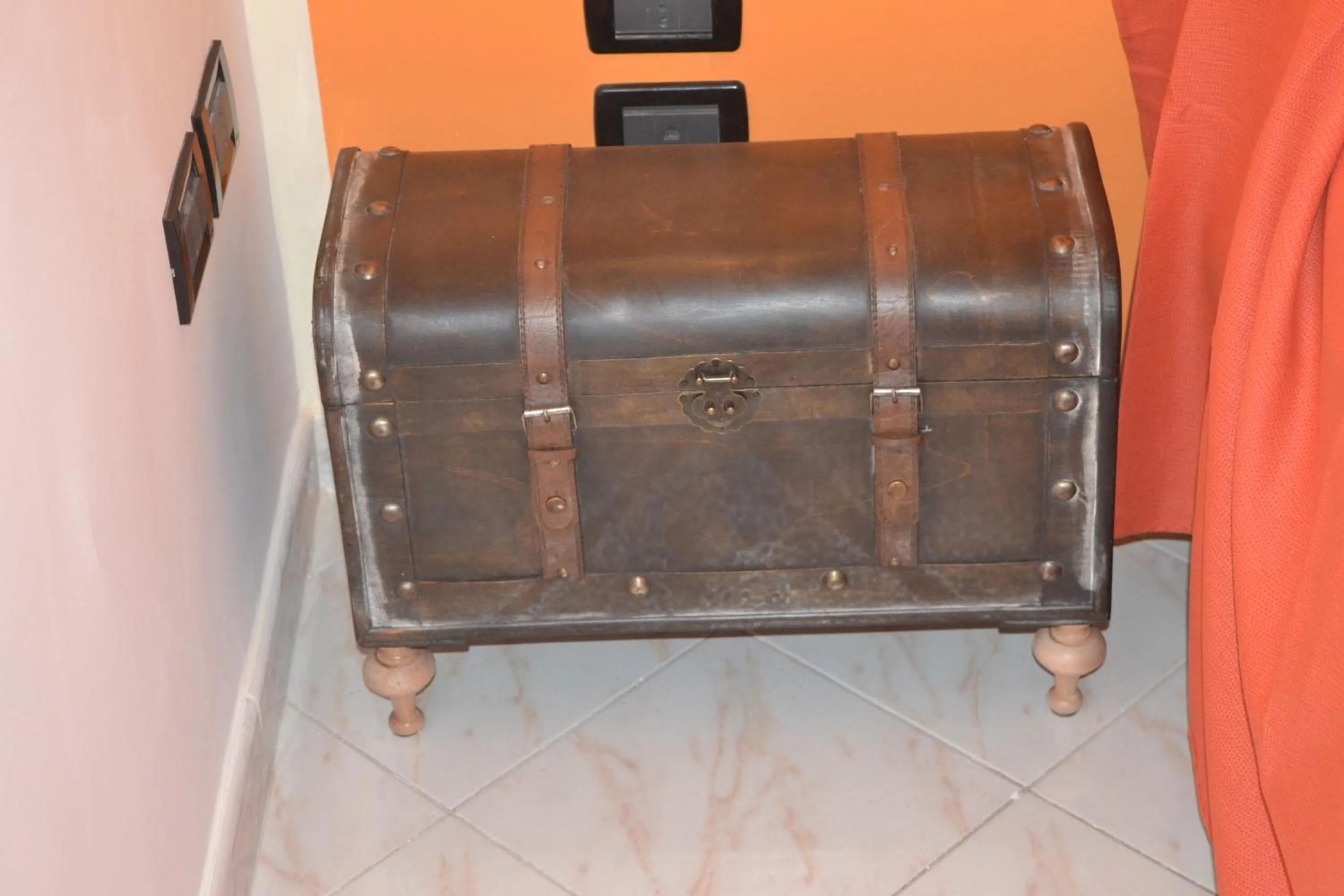 Decorative detail in Anna's Family