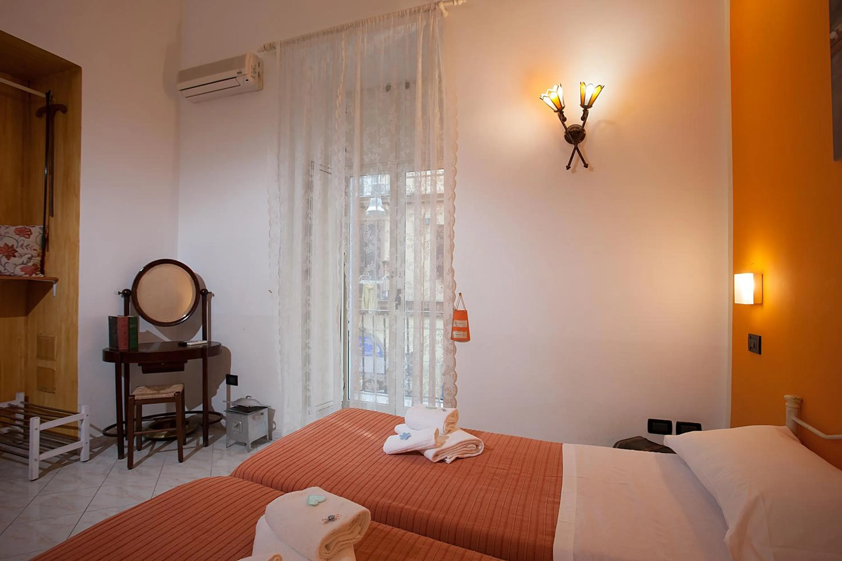 Photo of the whole room, Bed in Anna's Family