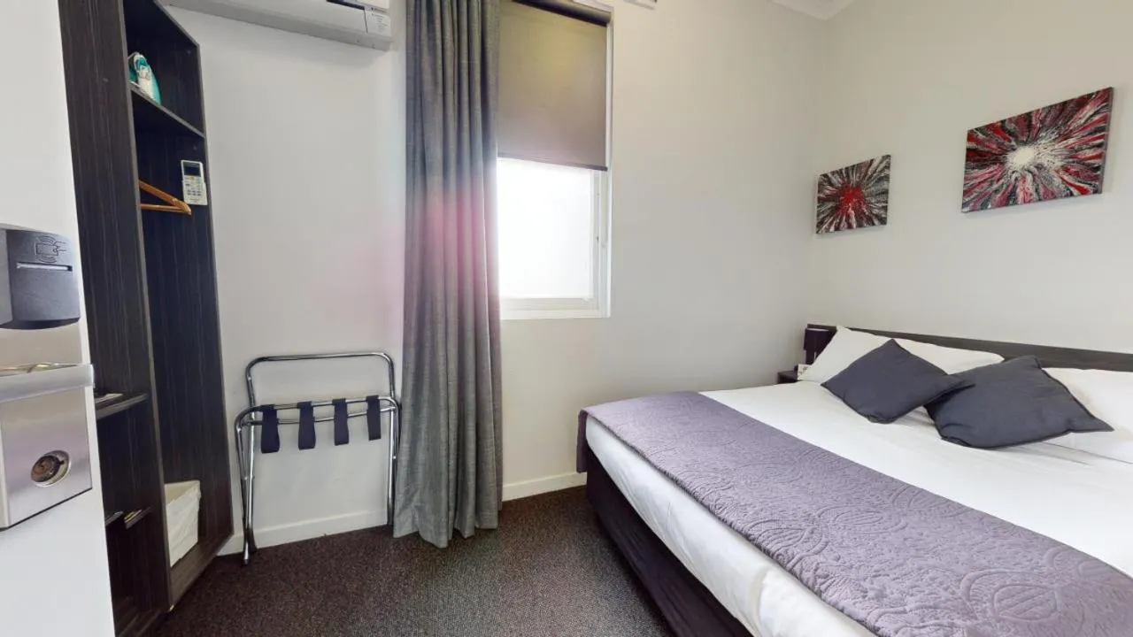 Photo of the whole room, Bed in Doctor Syntax Hotel