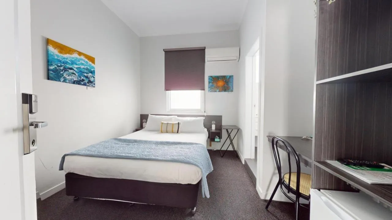 Photo of the whole room, Bed in Doctor Syntax Hotel