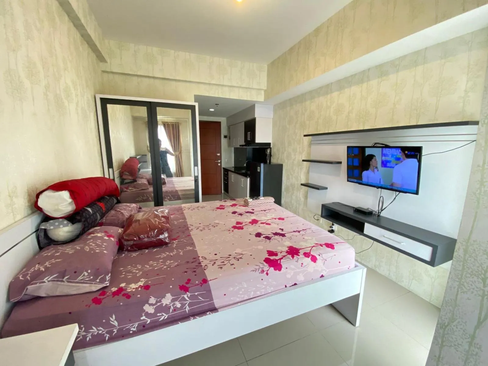 Bedroom, Bed in Tmansari Mahogany Apartement By Cozy