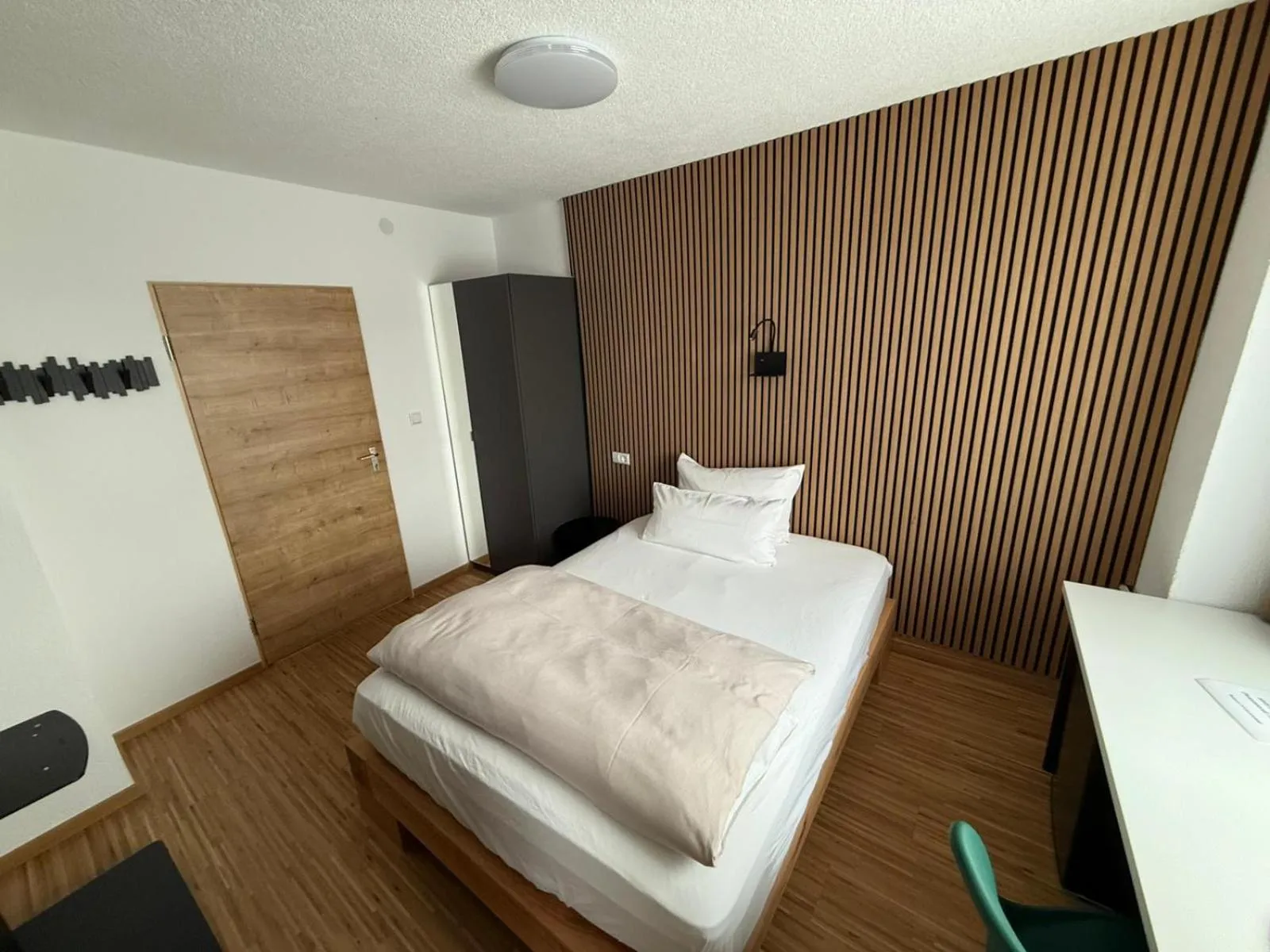 Bed in Hotel Schöne Aussicht renoviert