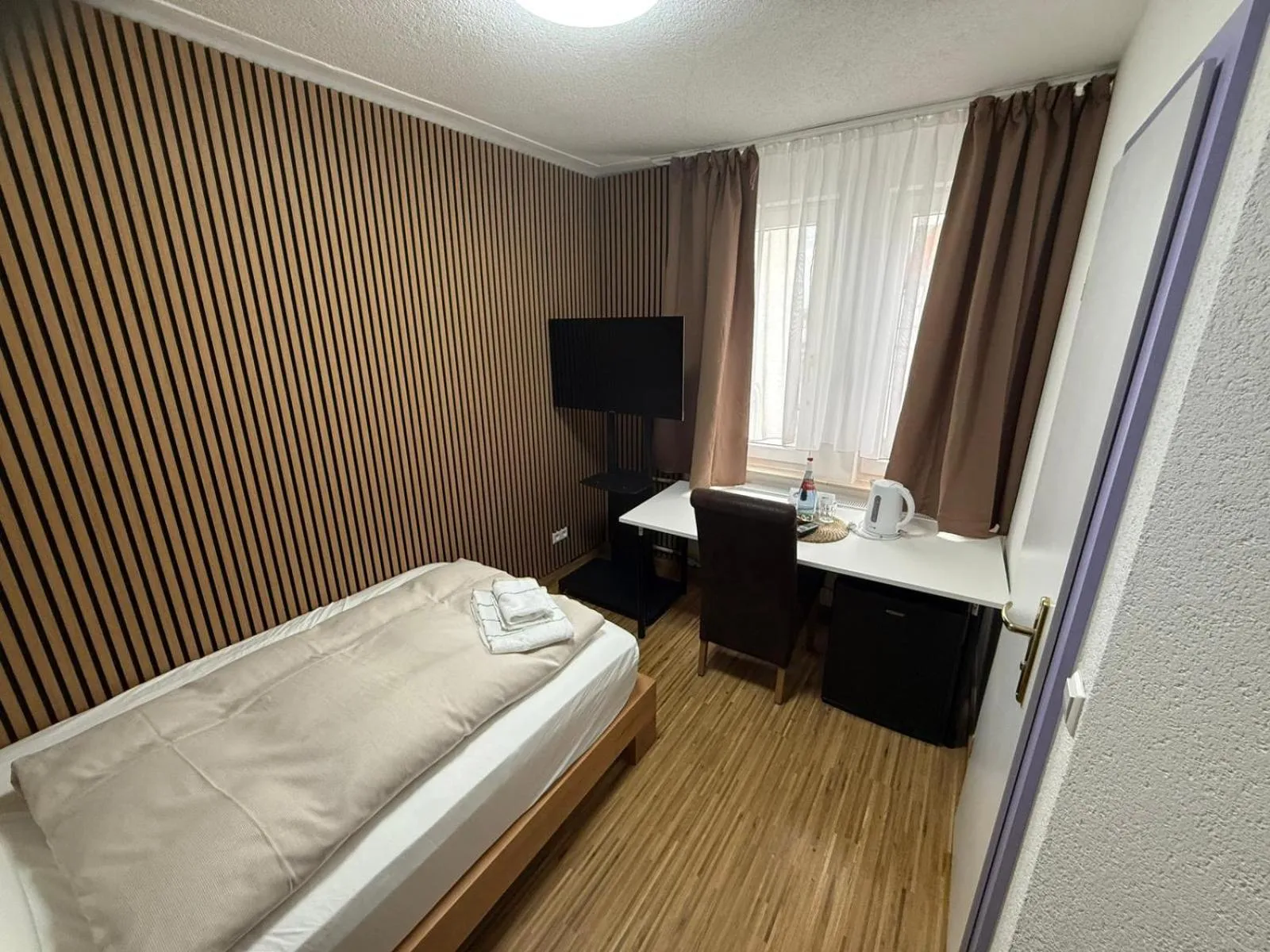 Bed in Hotel Schöne Aussicht renoviert