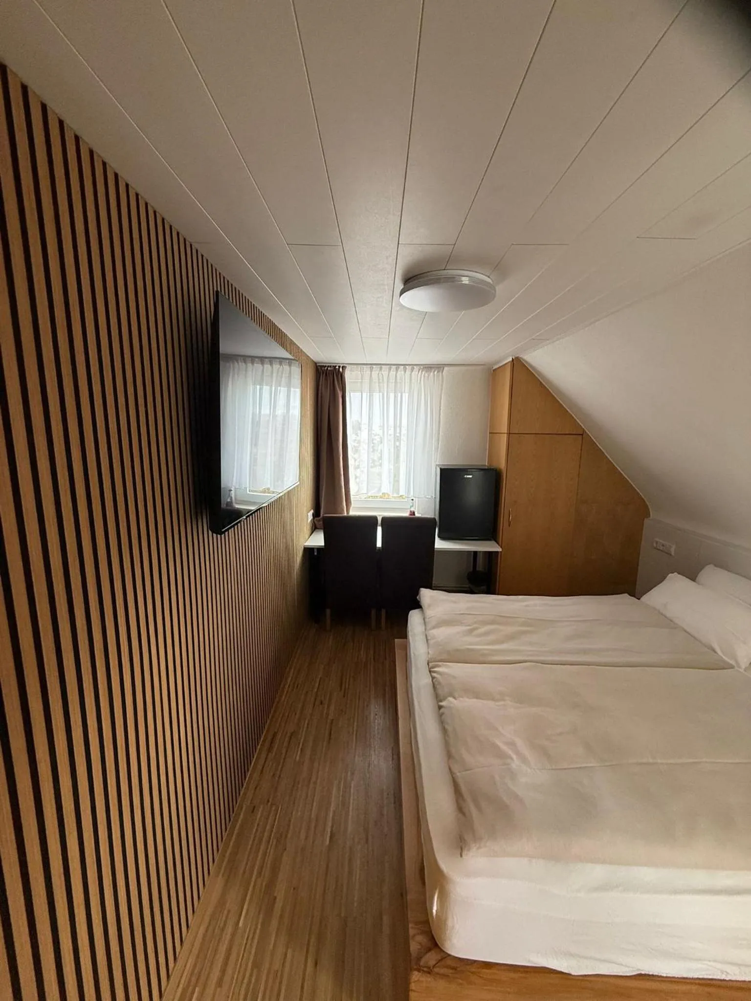 Bed in Hotel Schöne Aussicht renoviert