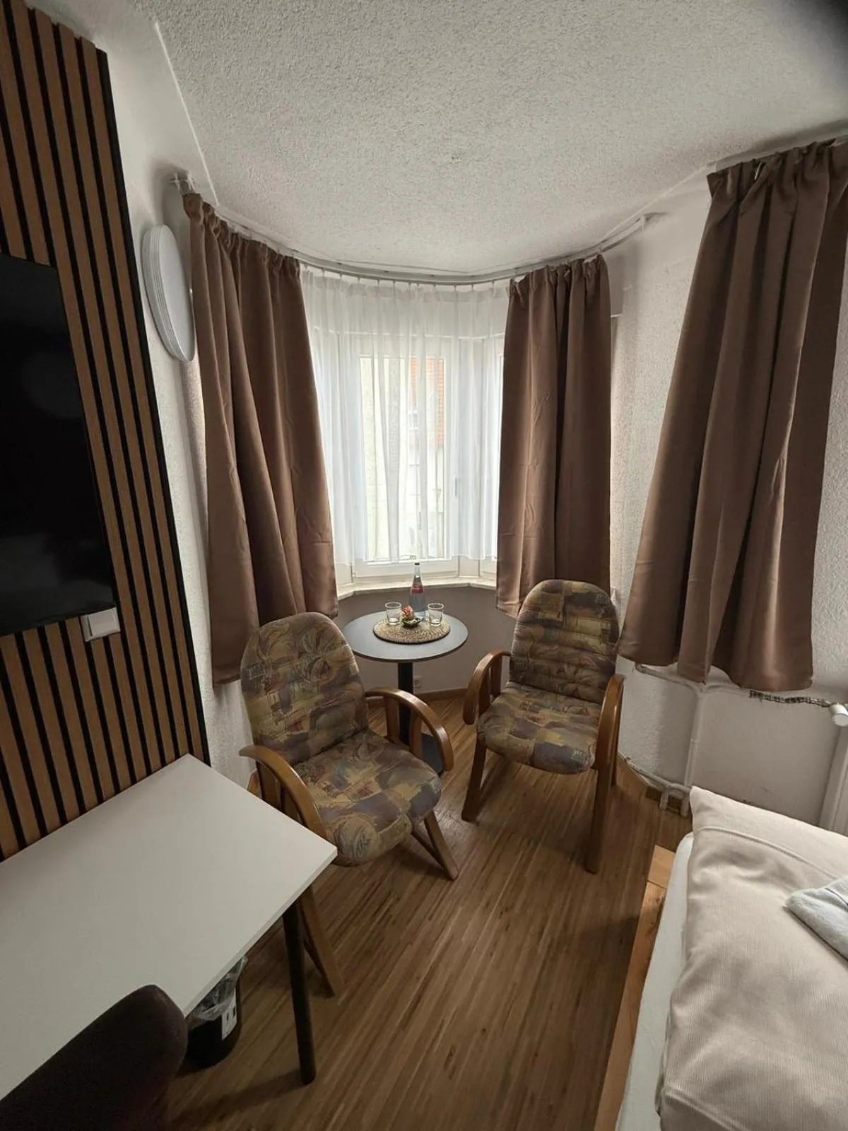 Bed in Hotel Schöne Aussicht renoviert