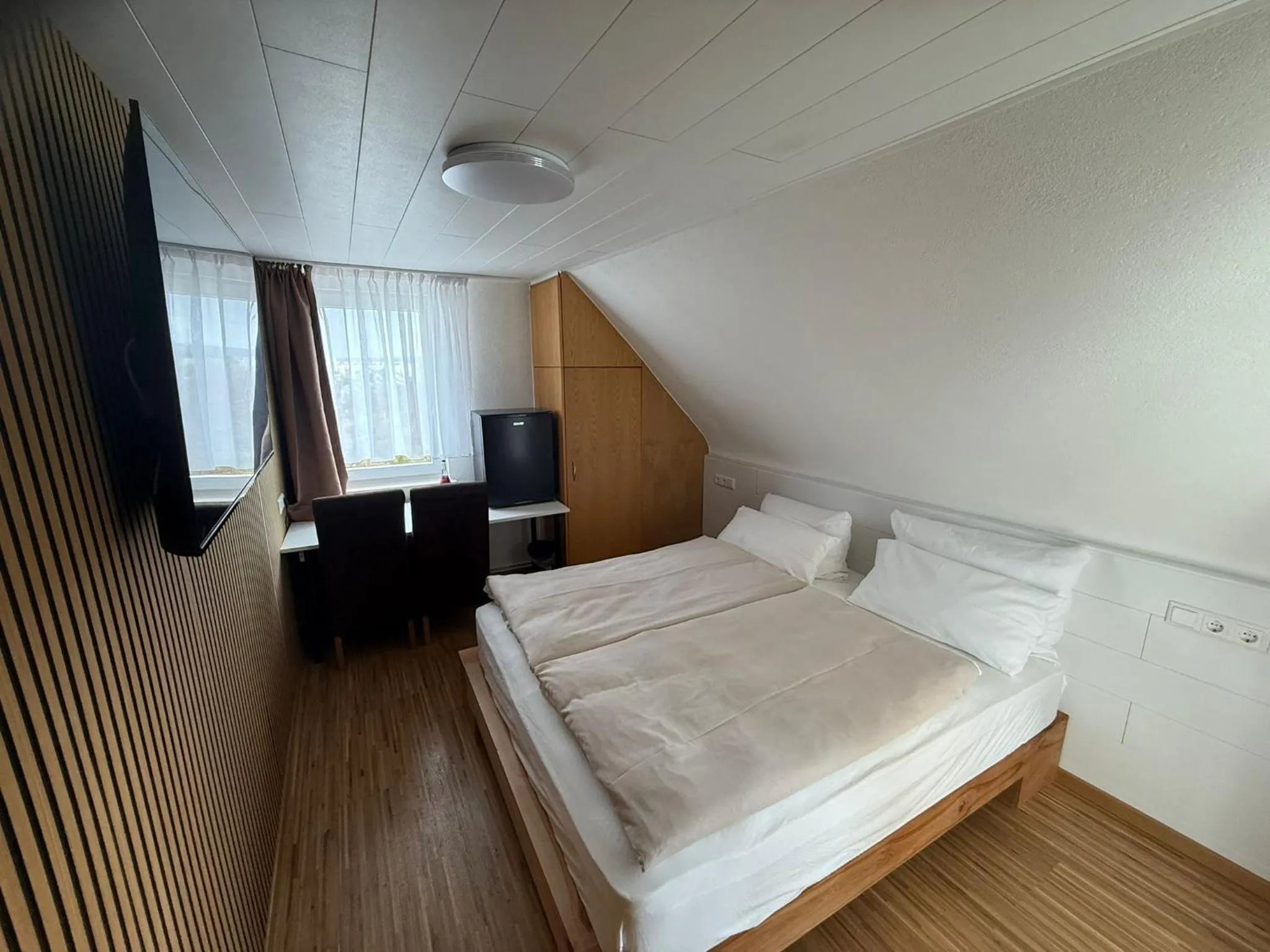 Bed in Hotel Schöne Aussicht renoviert