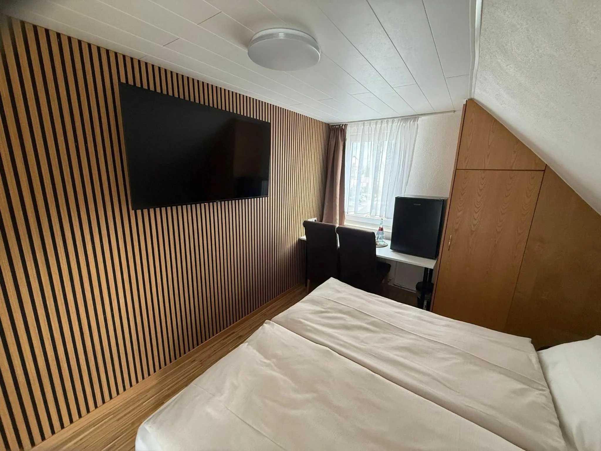 Bed in Hotel Schöne Aussicht renoviert