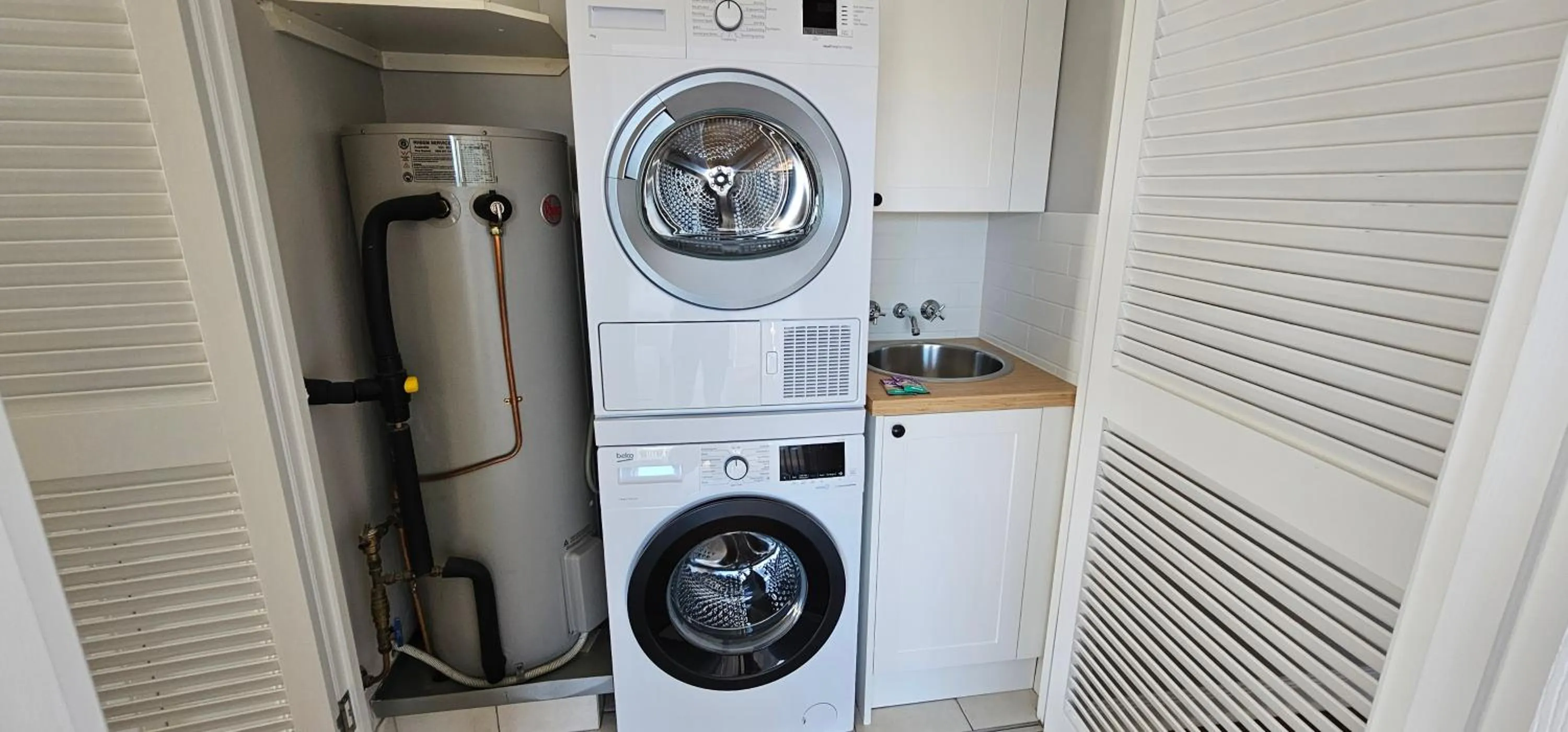 washing machine in Broadbeach Holiday Apartments
