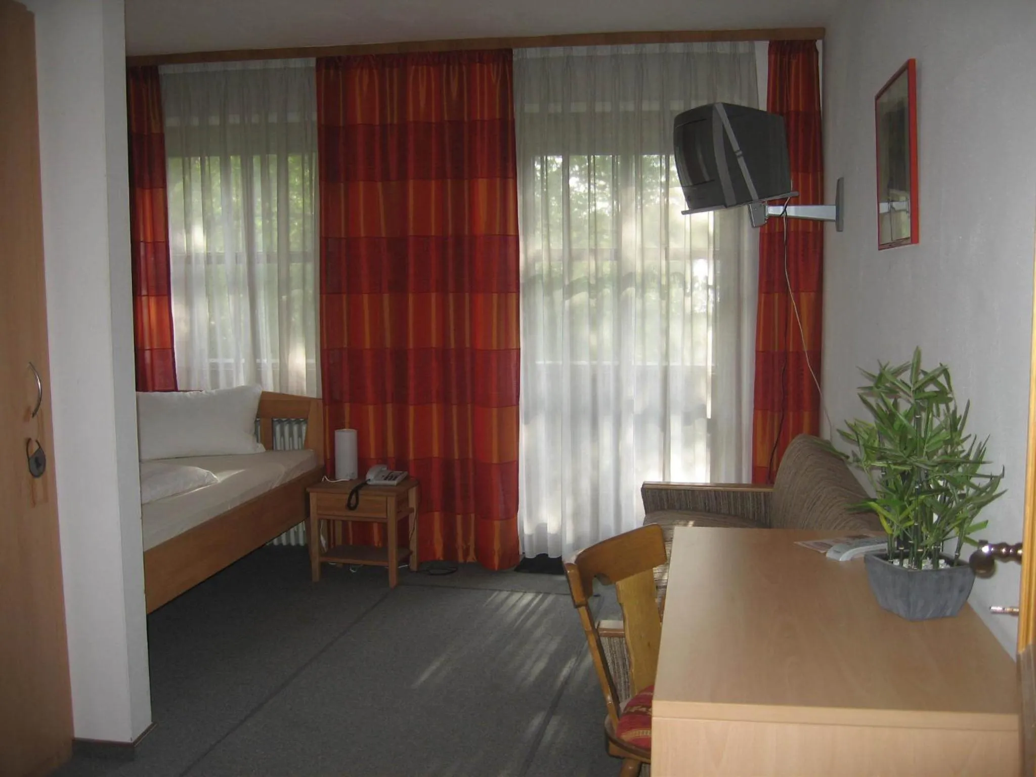 Photo of the whole room, Bed in Reischacher Hof