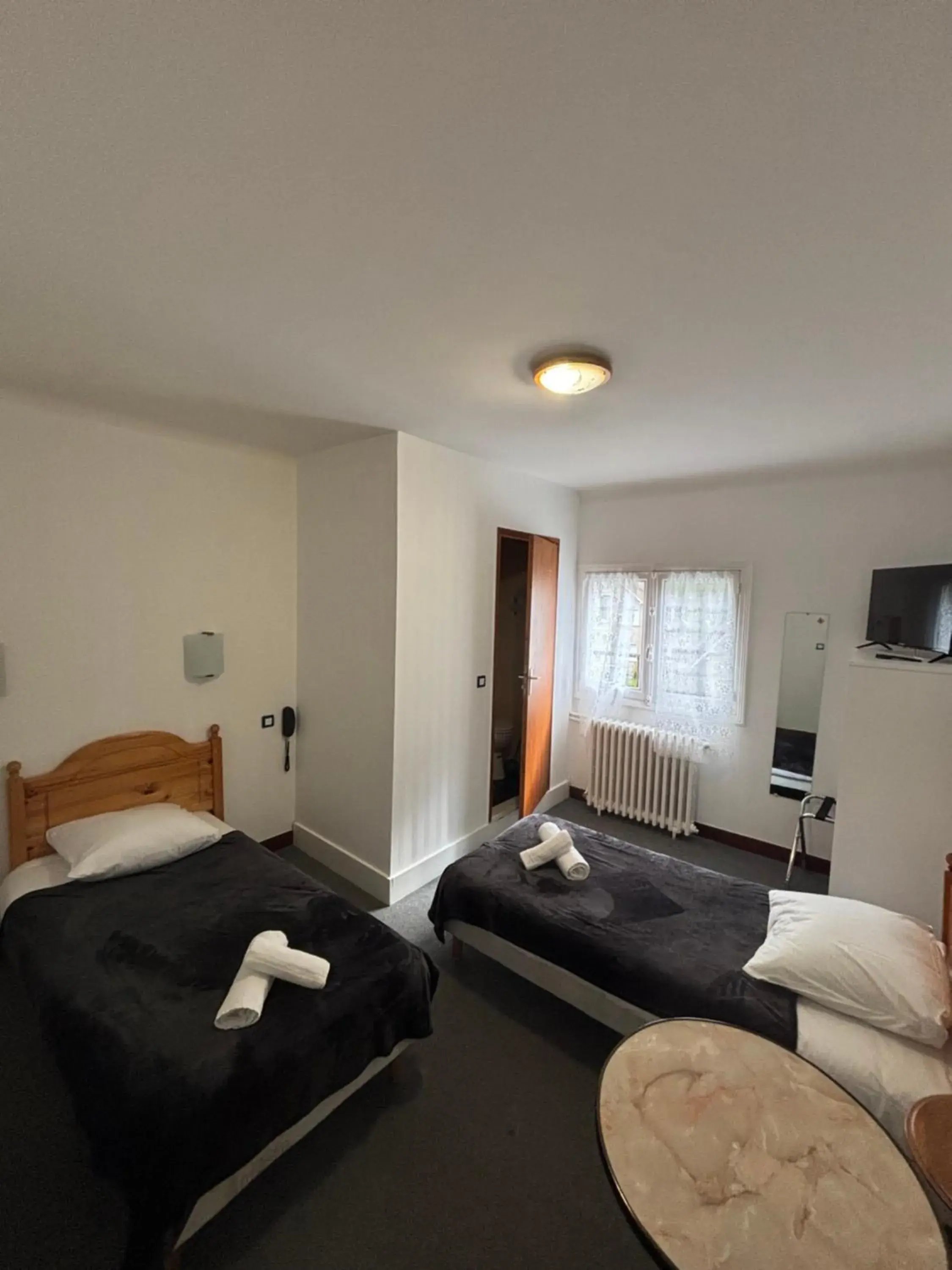 Double Room in Hotel le Taillon Double Room in Hotel le Taillon