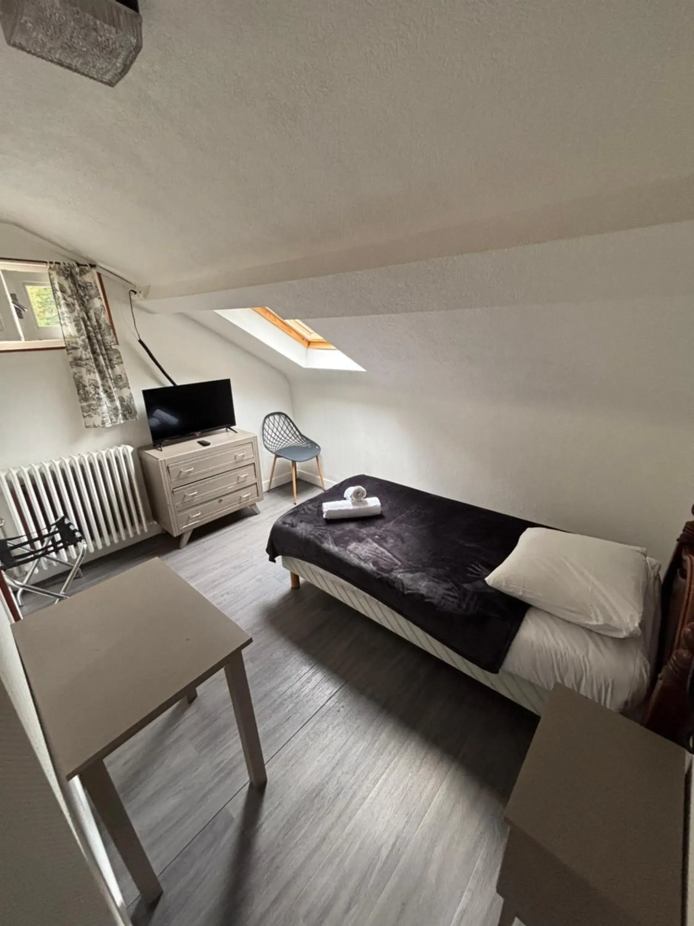 Standard Single Room with Mountain View - single occupancy in Hotel le Taillon Standard Single Room with Mountain View - single occupancy in Hotel le Taillon