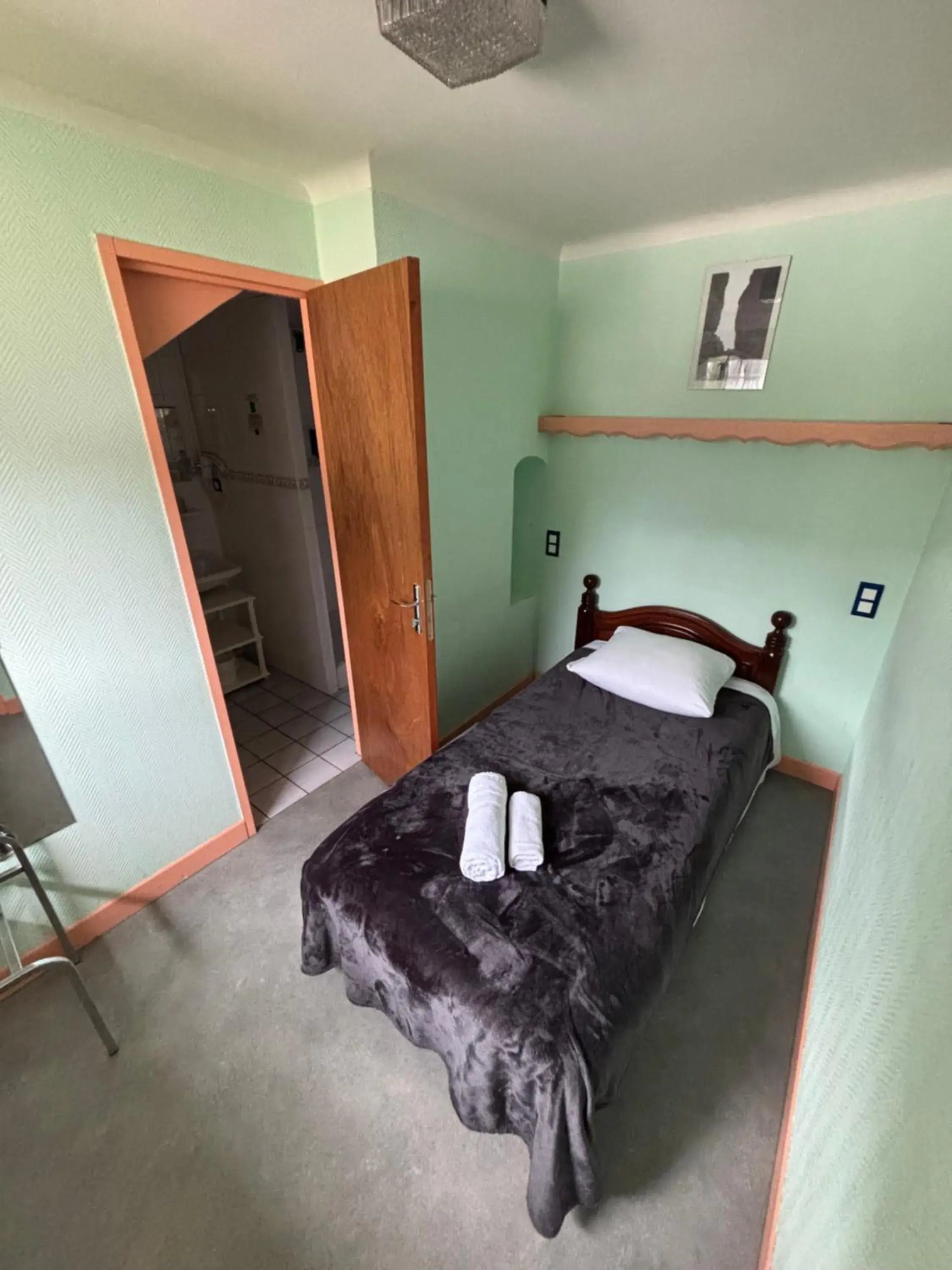 Comfort Triple Room - single occupancy in Hotel le Taillon Comfort Triple Room - single occupancy in Hotel le Taillon