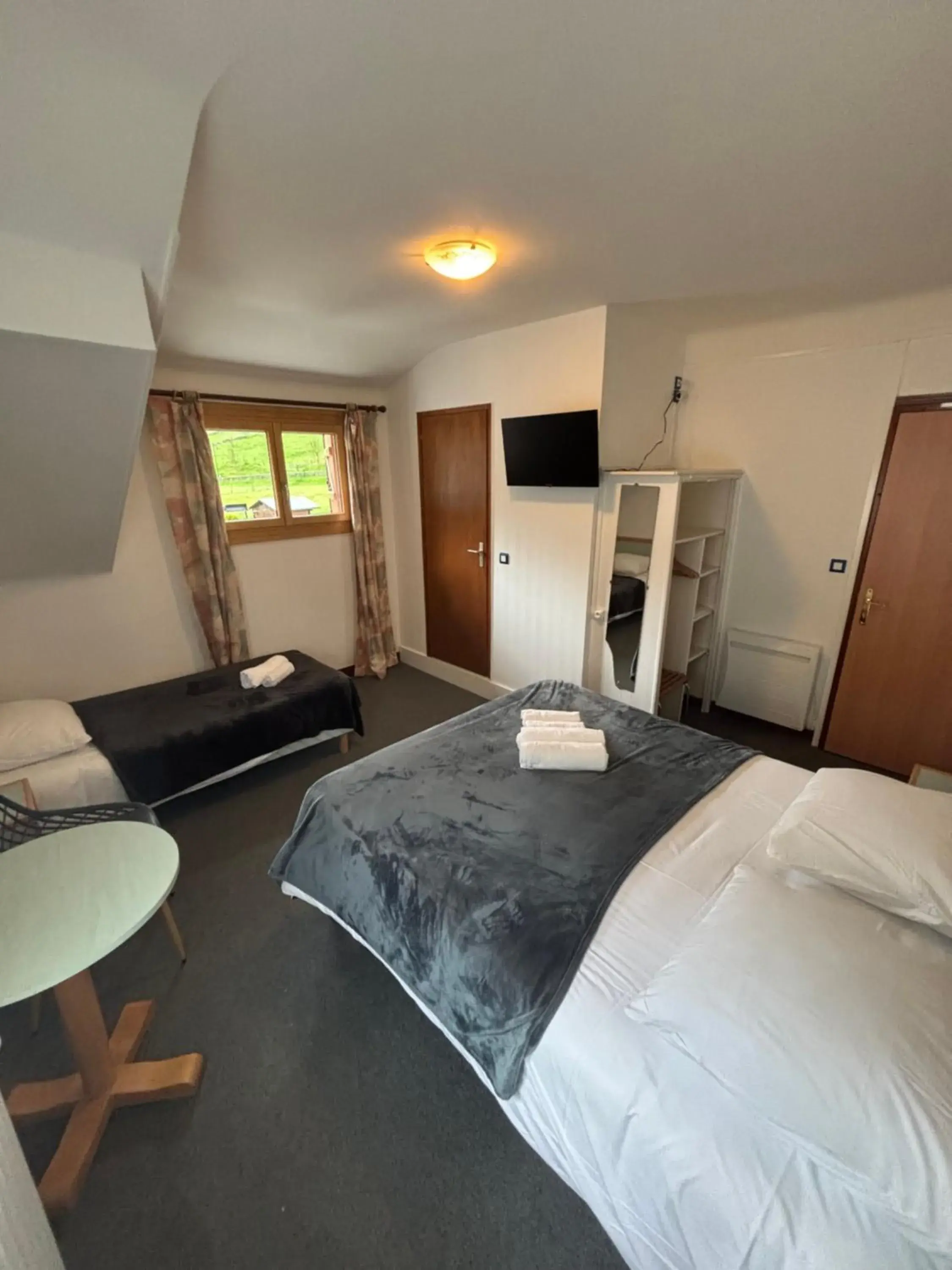 Triple Room with Mountain View in Hotel le Taillon Triple Room with Mountain View in Hotel le Taillon