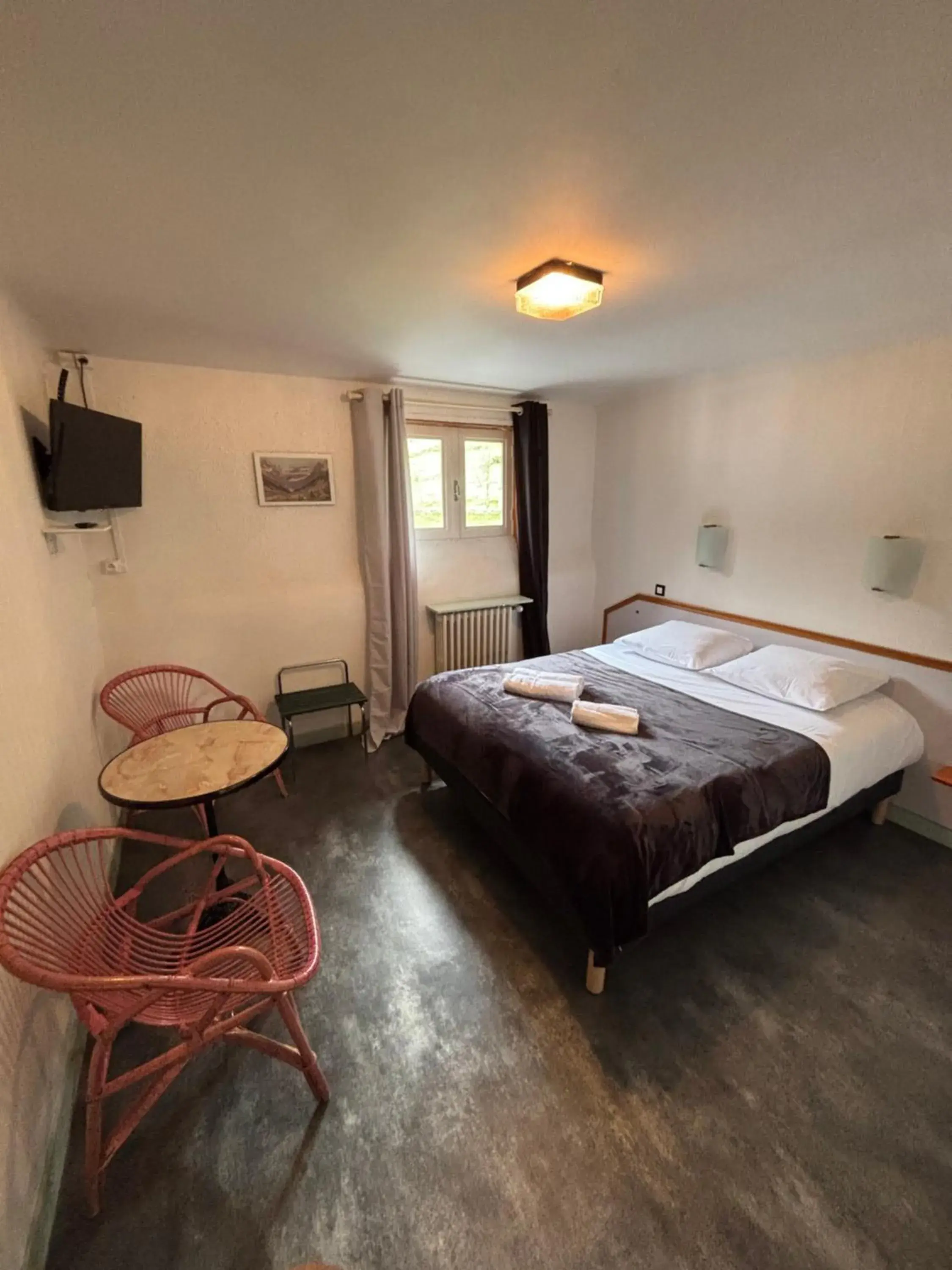 King Room with Mountain View - single occupancy in Hotel le Taillon King Room with Mountain View - single occupancy in Hotel le Taillon