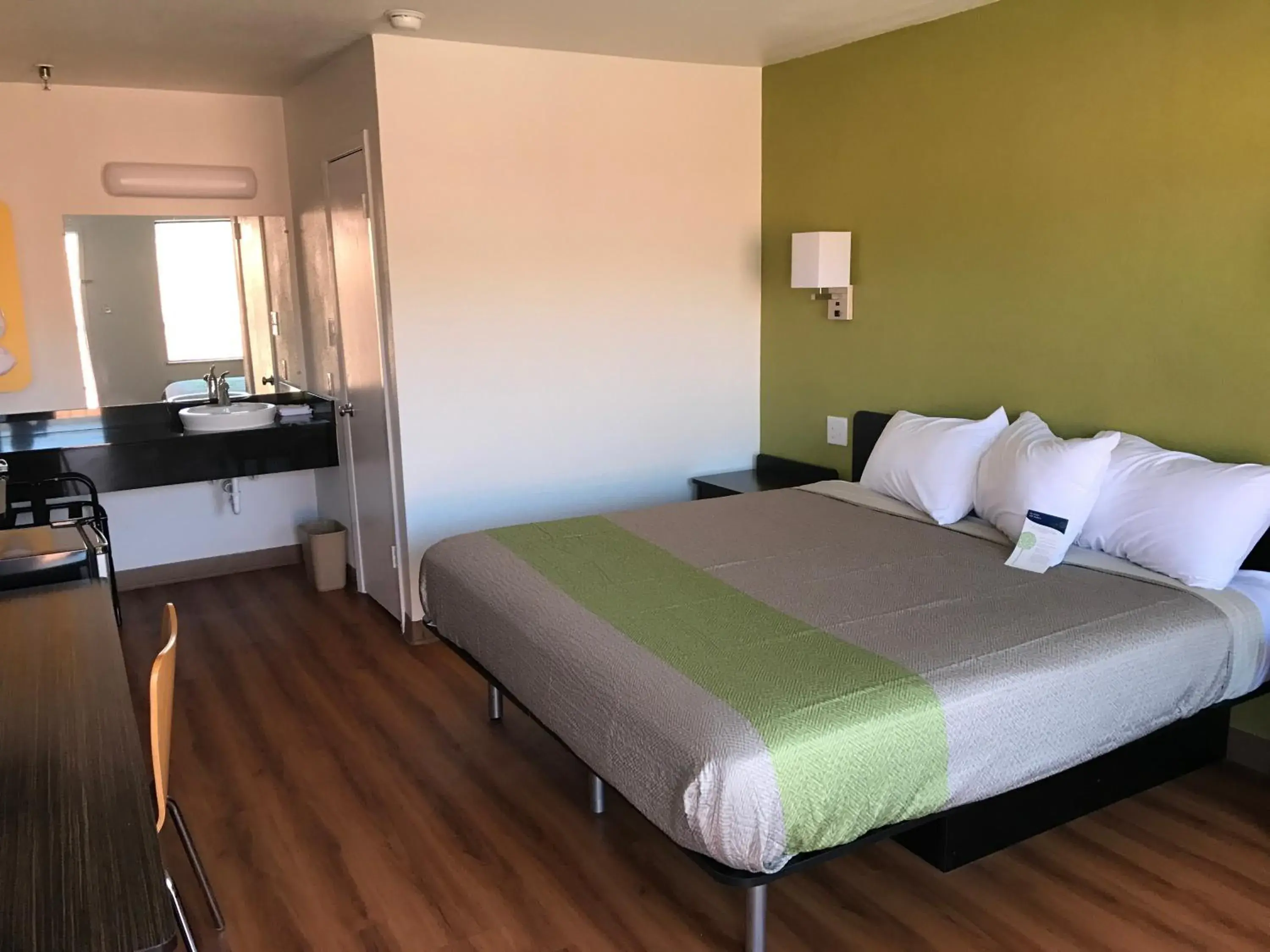 Queen Room with Two Queen Beds - Smoking in Motel 6 Abilene, TX - East Queen Room with Two Queen Beds - Smoking in Motel 6 Abilene, TX - East