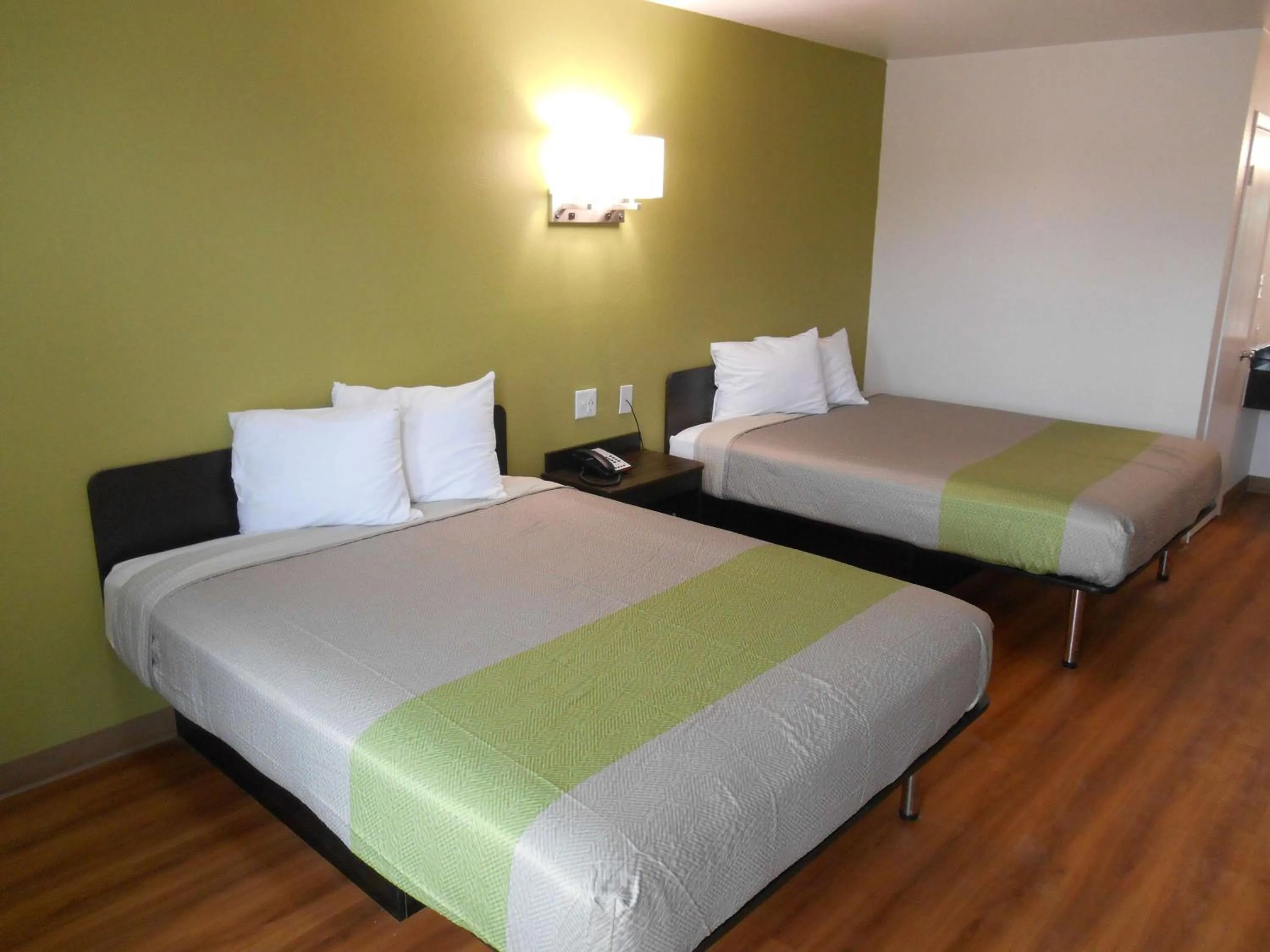 Photo of the whole room, Bed in Motel 6 Abilene, TX - East