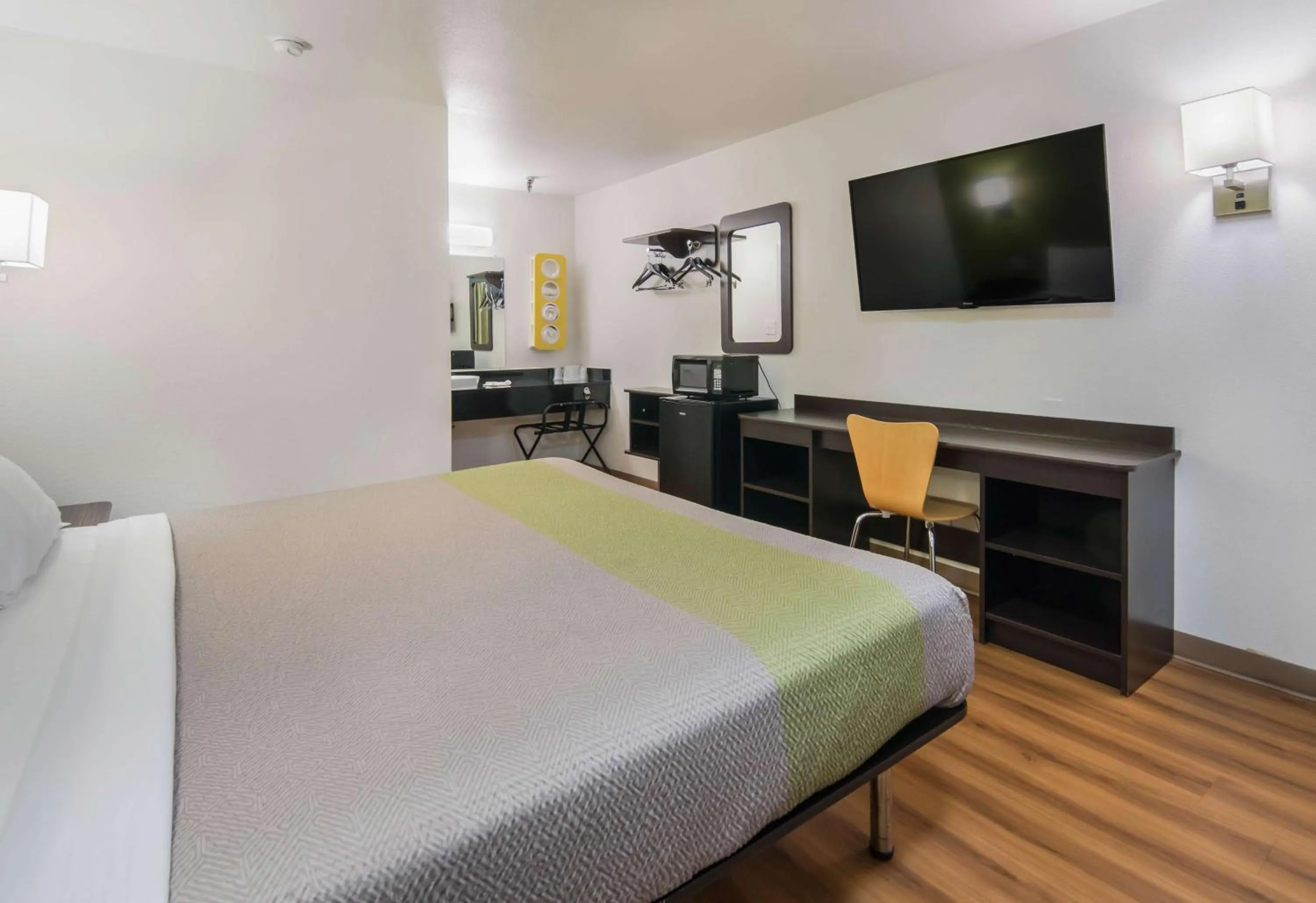 Bedroom, Bed in Motel 6 Abilene, TX - East