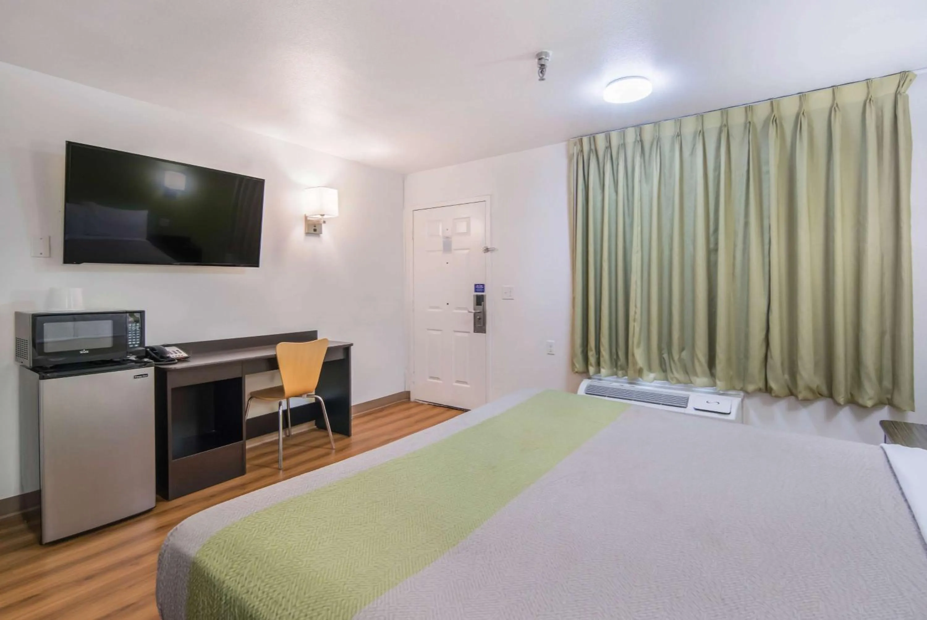 Bedroom, Bed in Motel 6 Abilene, TX - East