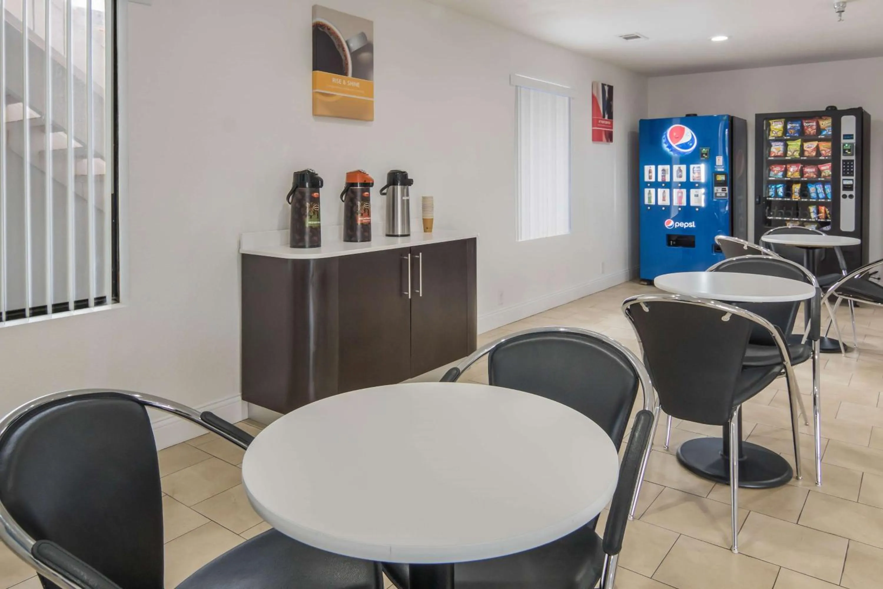 Property building in Motel 6 Abilene, TX - East