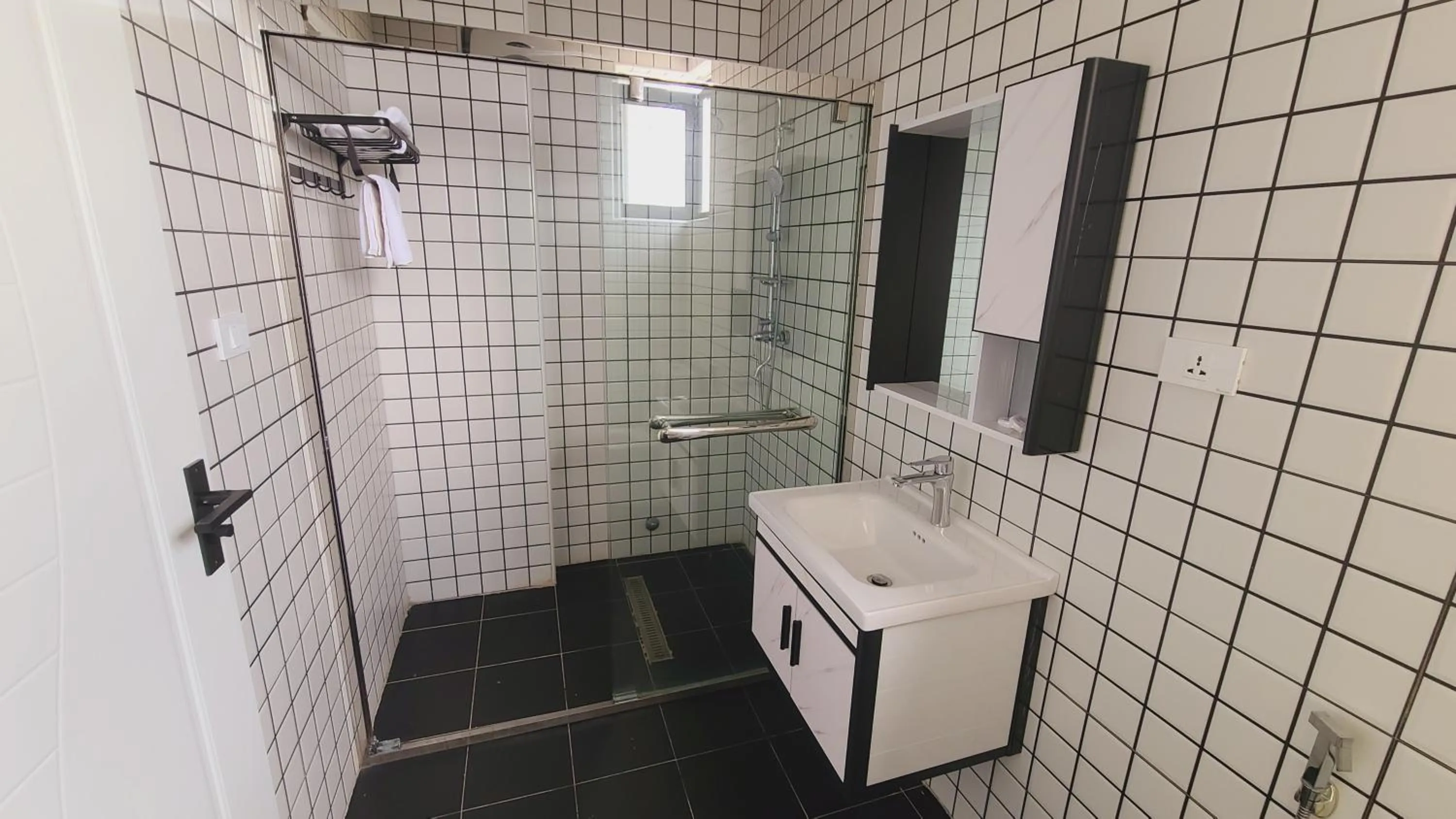 Shower in Nahusenay hotel