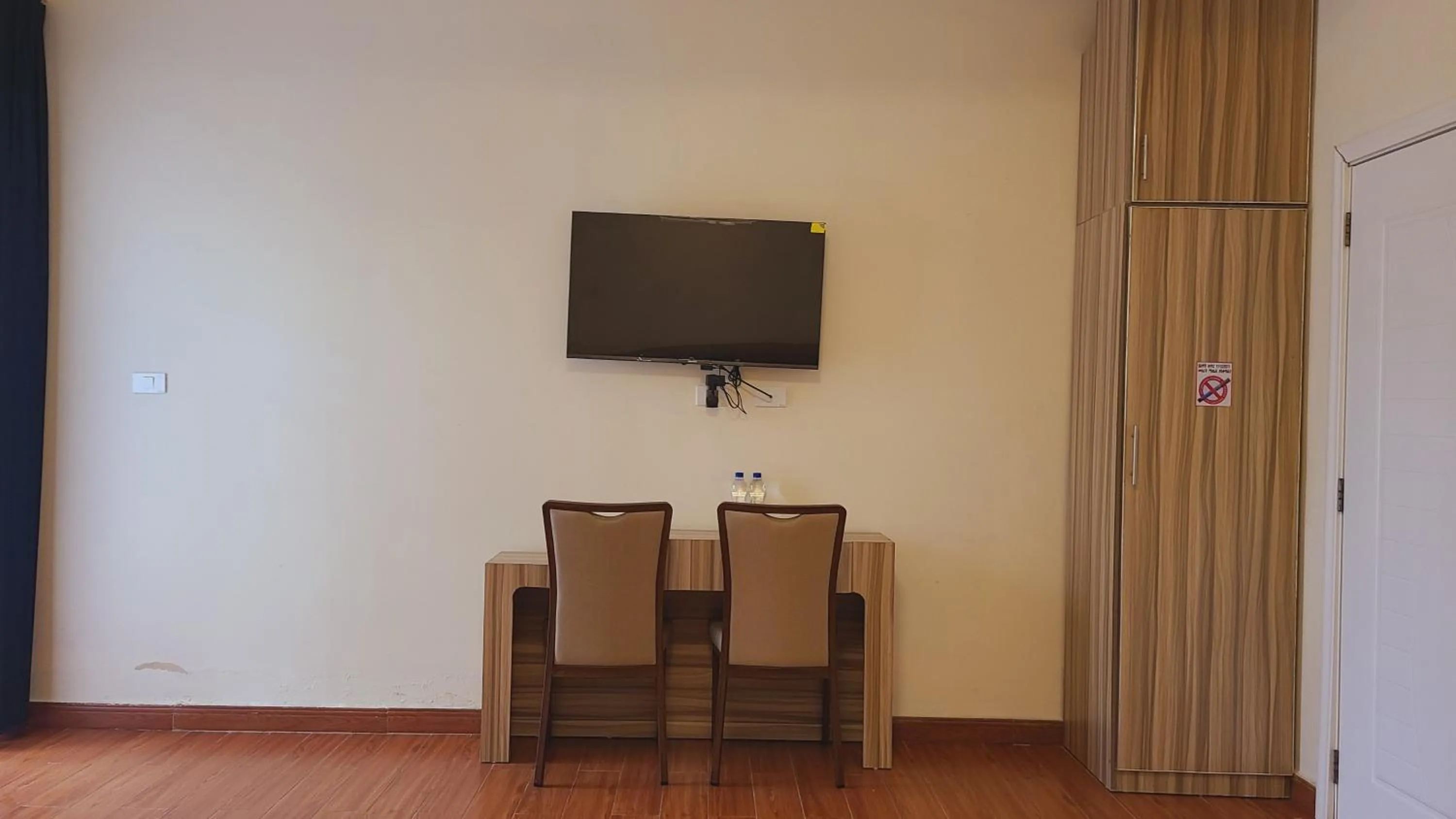 TV and multimedia in Nahusenay hotel