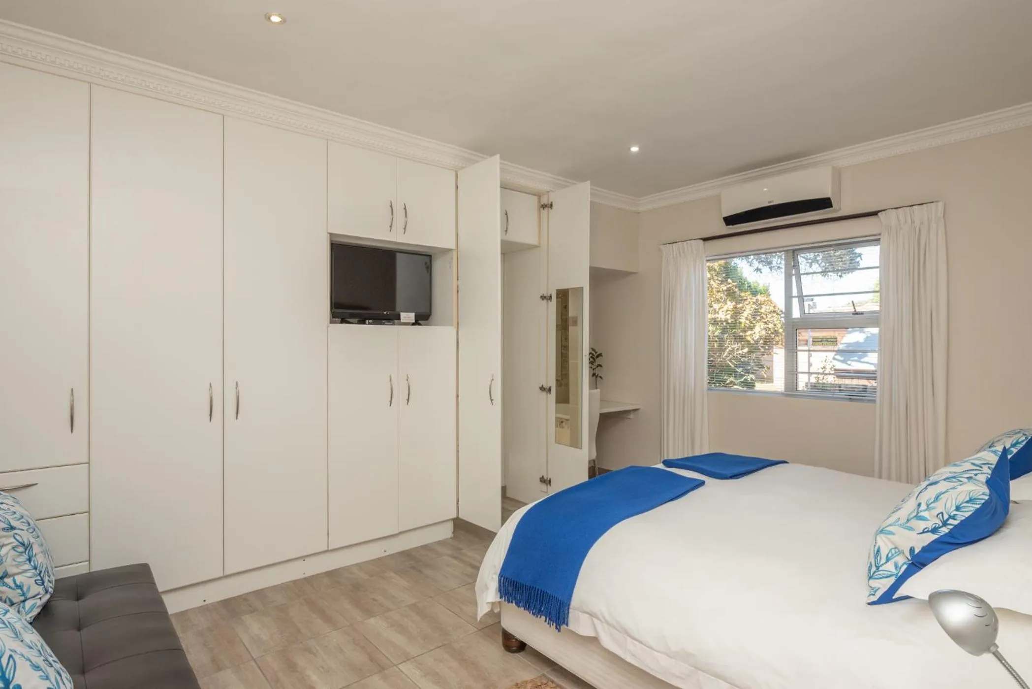 Bedroom, Bed in Millard Crescent Guest House