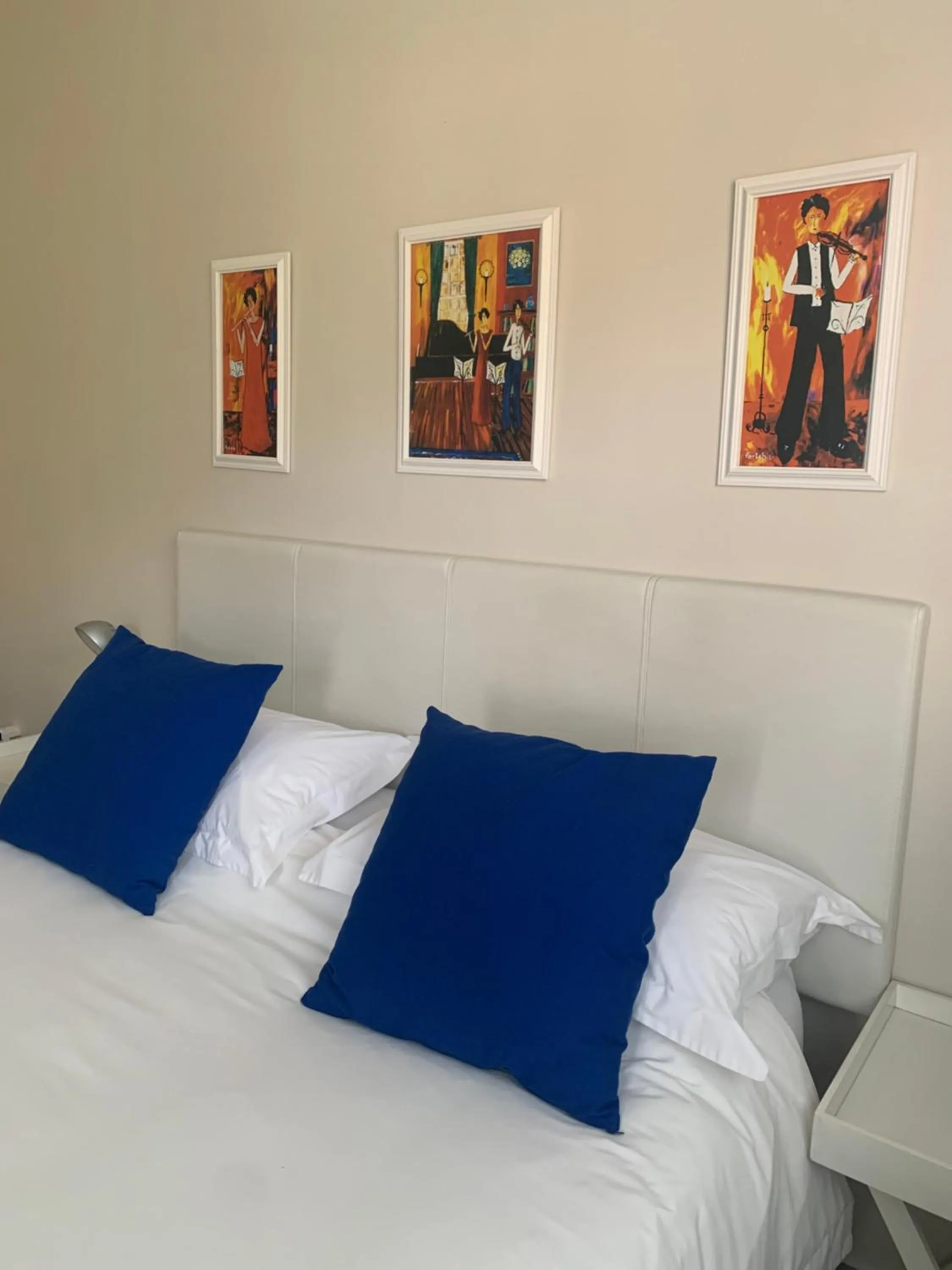 Bedroom, Bed in Millard Crescent Guest House