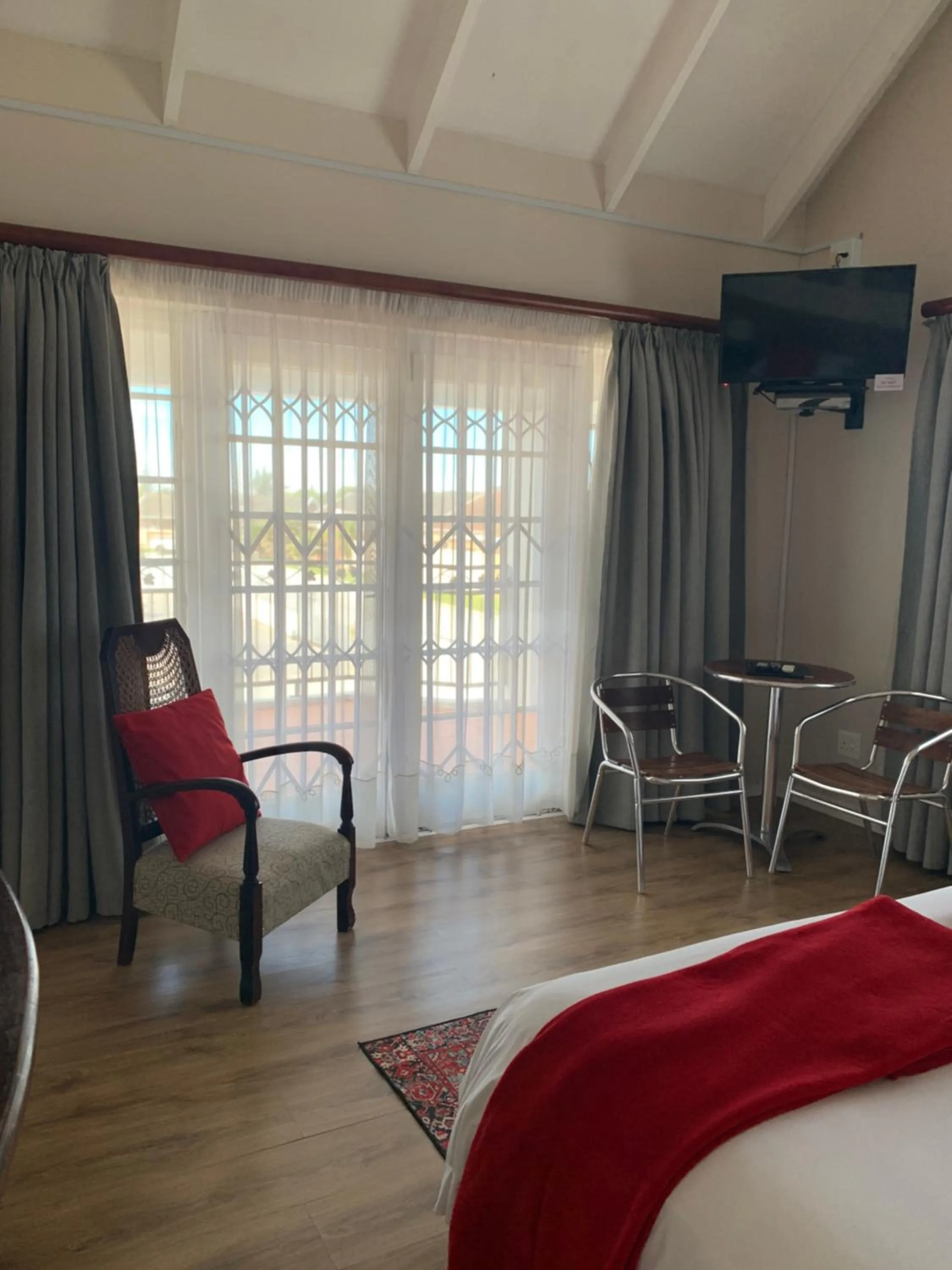 Bedroom, Bed in Millard Crescent Guest House