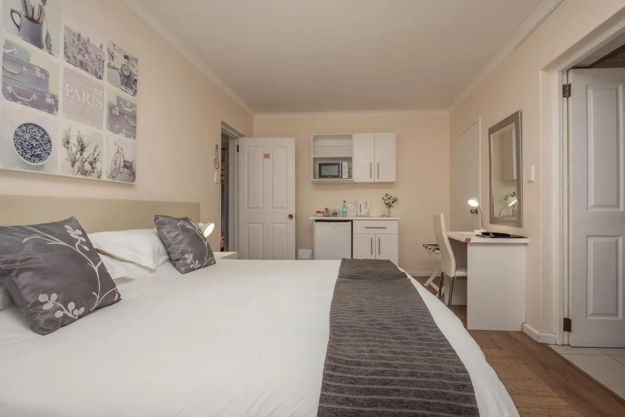 Photo of the whole room, Bed in Millard Crescent Guest House