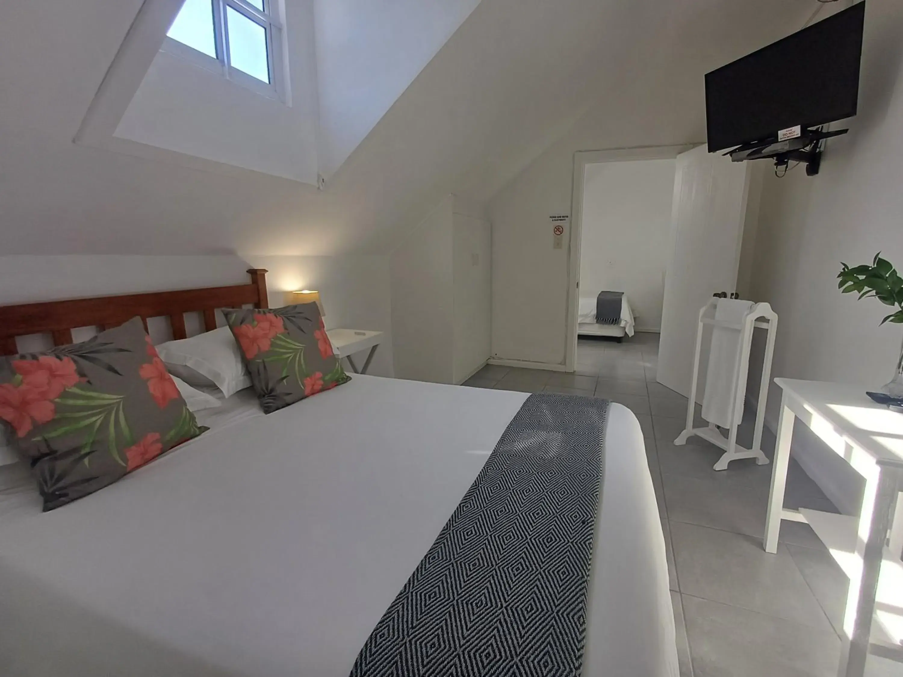 Family Room 5 with Private Bathroom - single occupancy in Millard Crescent Guest House Family Room 5 with Private Bathroom - single occupancy in Millard Crescent Guest House