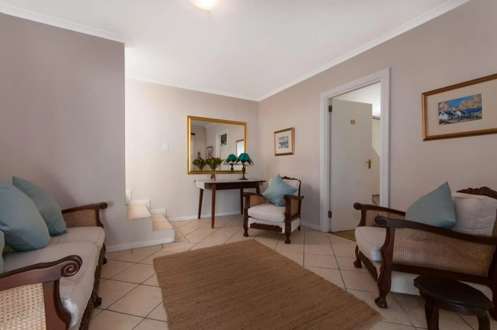 Communal lounge/ TV room in Millard Crescent Guest House