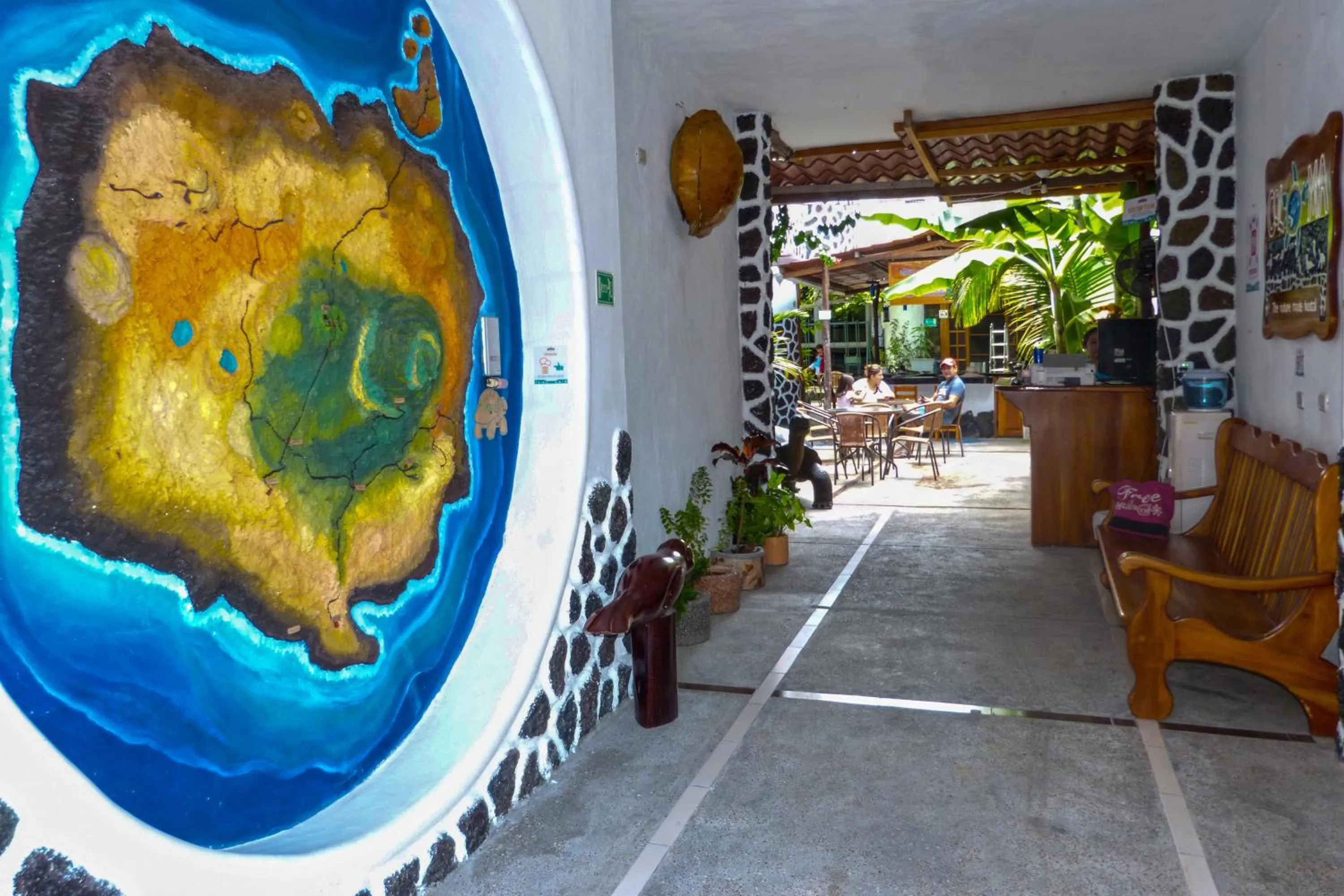 Facade/entrance in Hotel Coloma Galapagos