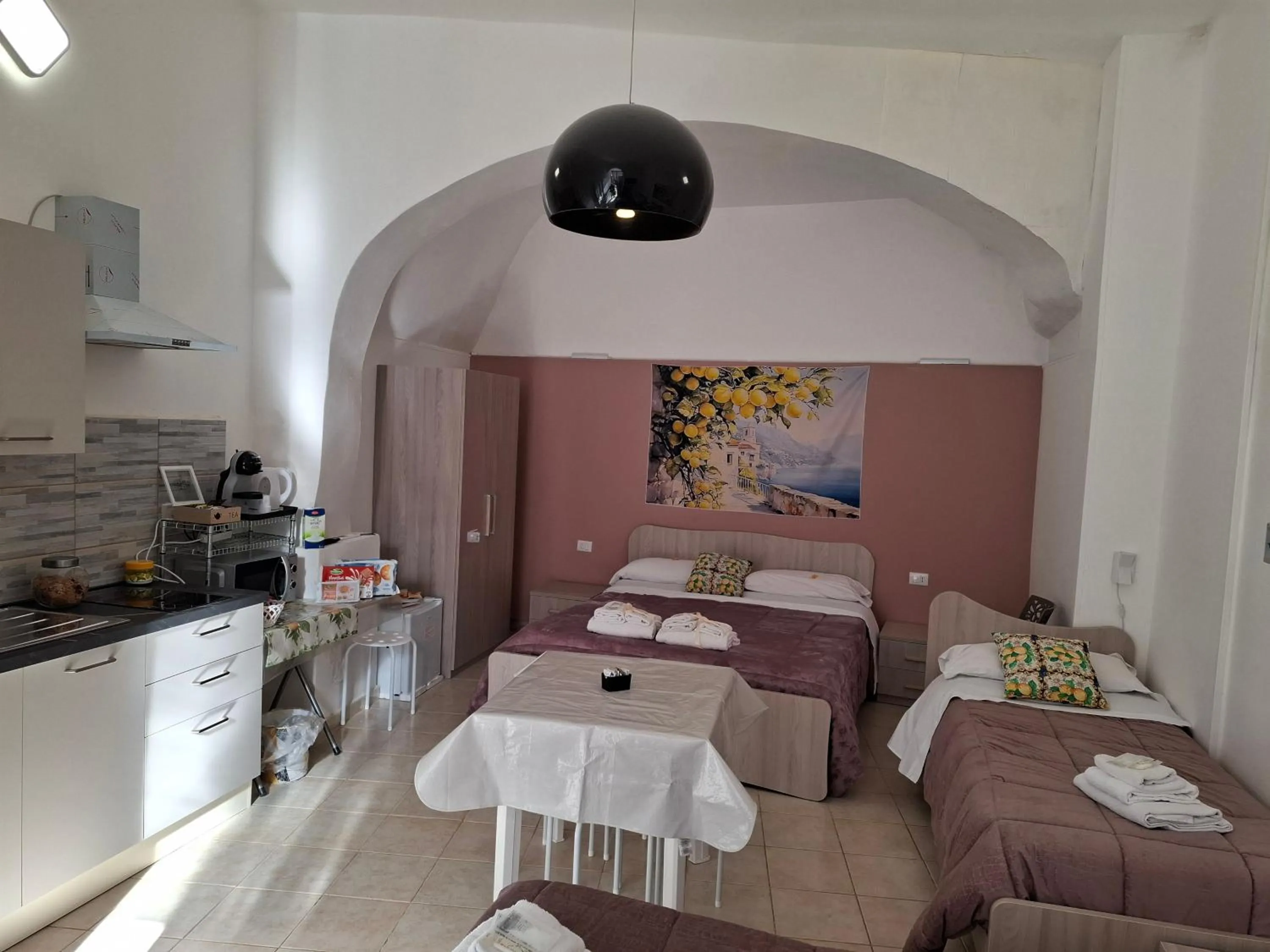 Photo of the whole room, Bed in Le Lumìe "Bed, Breakfast end Kitchen in the Room"