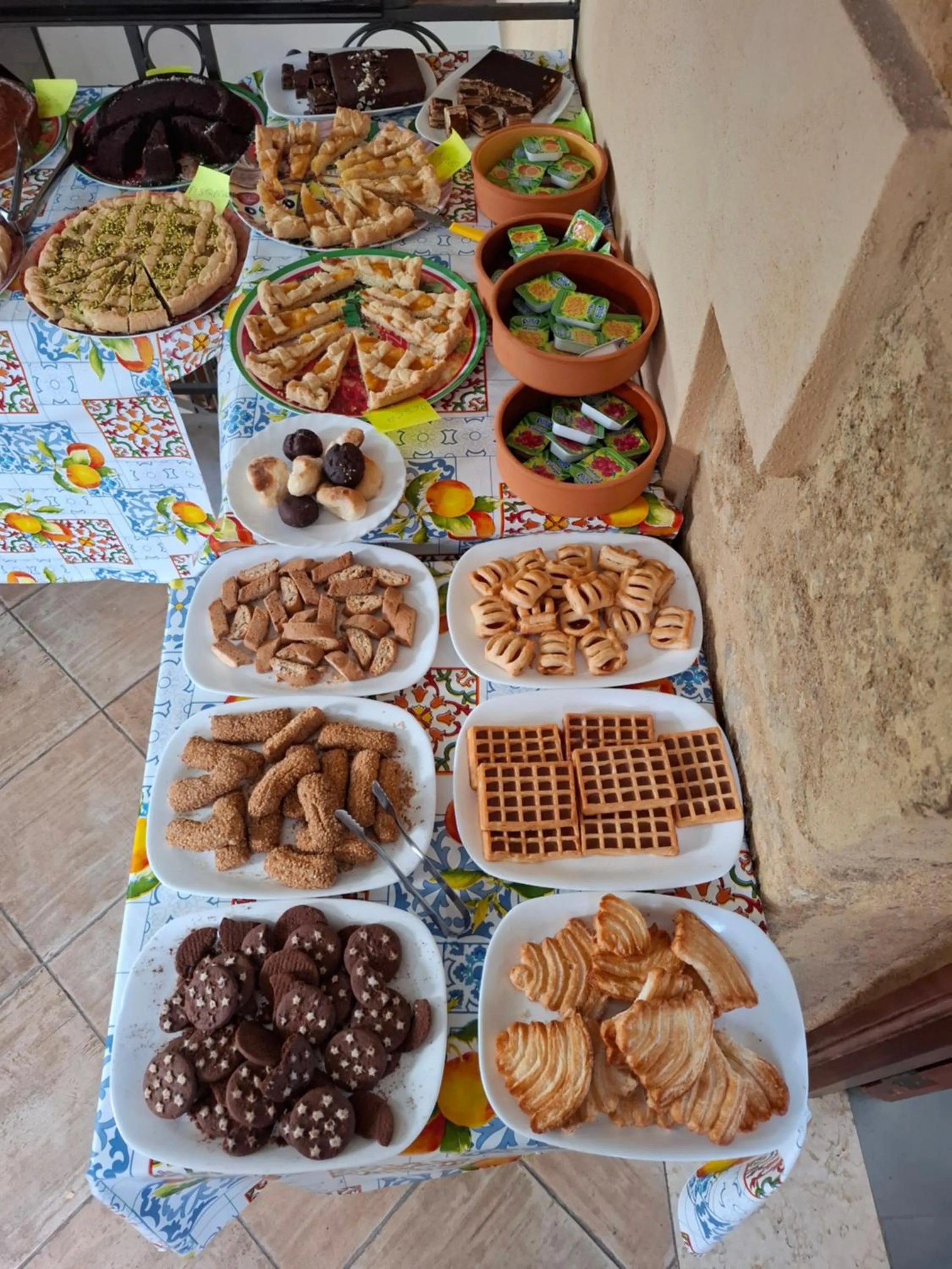 Breakfast in B&B Le Lumìe "Il Cortiletto Del Centro"