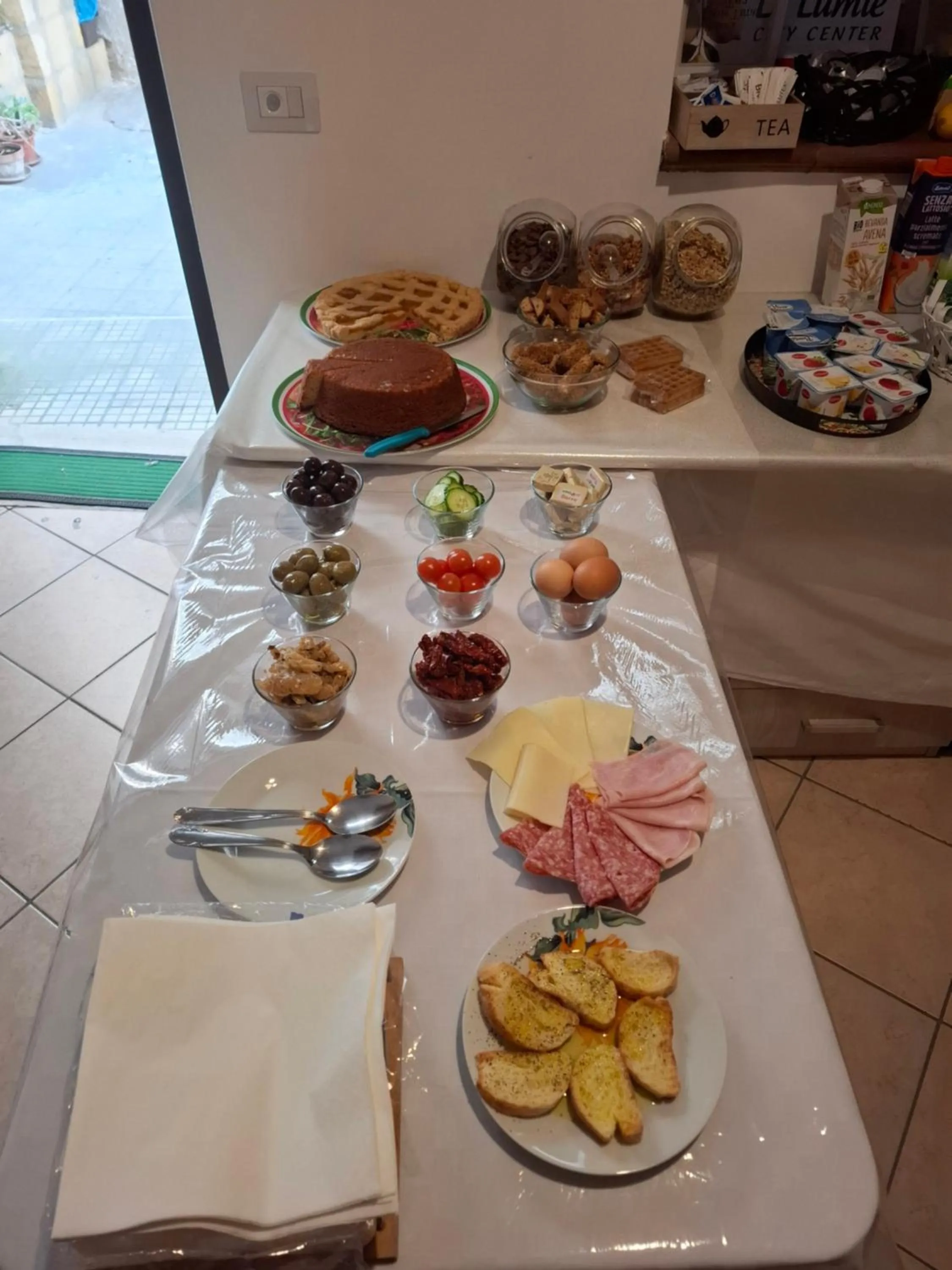 Buffet breakfast in B&B Le Lumìe "Il Cortiletto Del Centro"